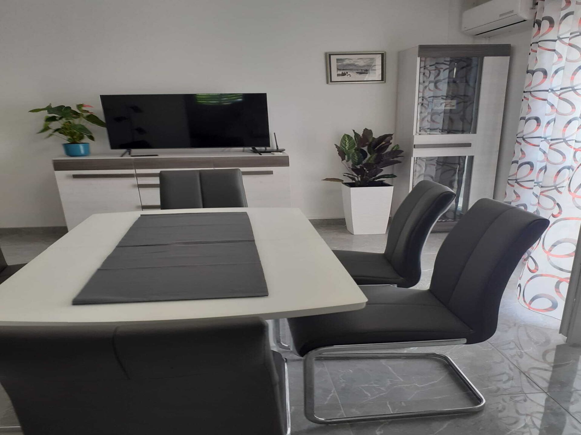 Sfeervol appartement voor 5 met balkon op 300m van zee in Postira, Brač - foto 2