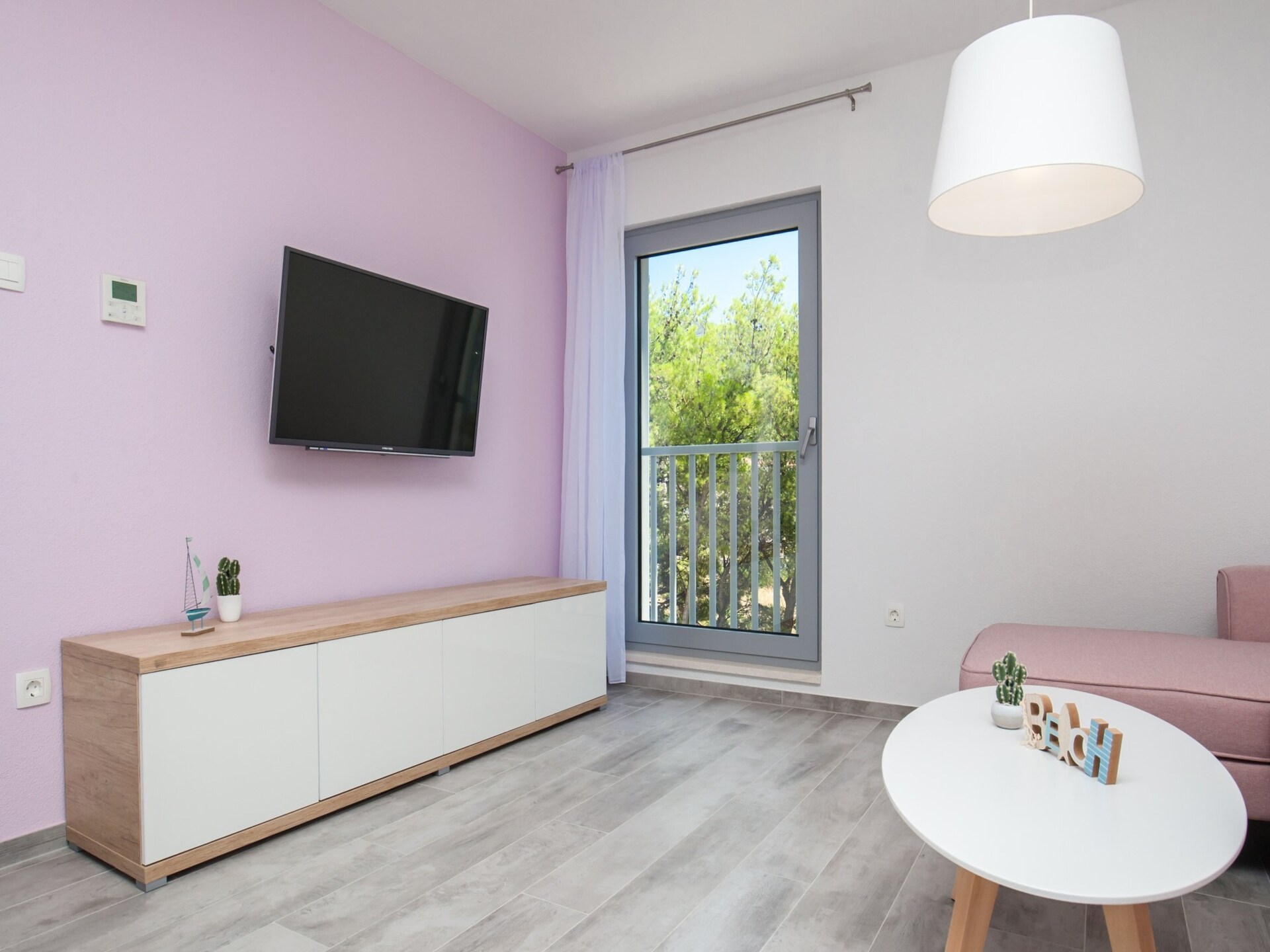 Licht appartement met gedeeltelijk zeezicht in Bol, vlakbij Zlatni Rat - foto 2
