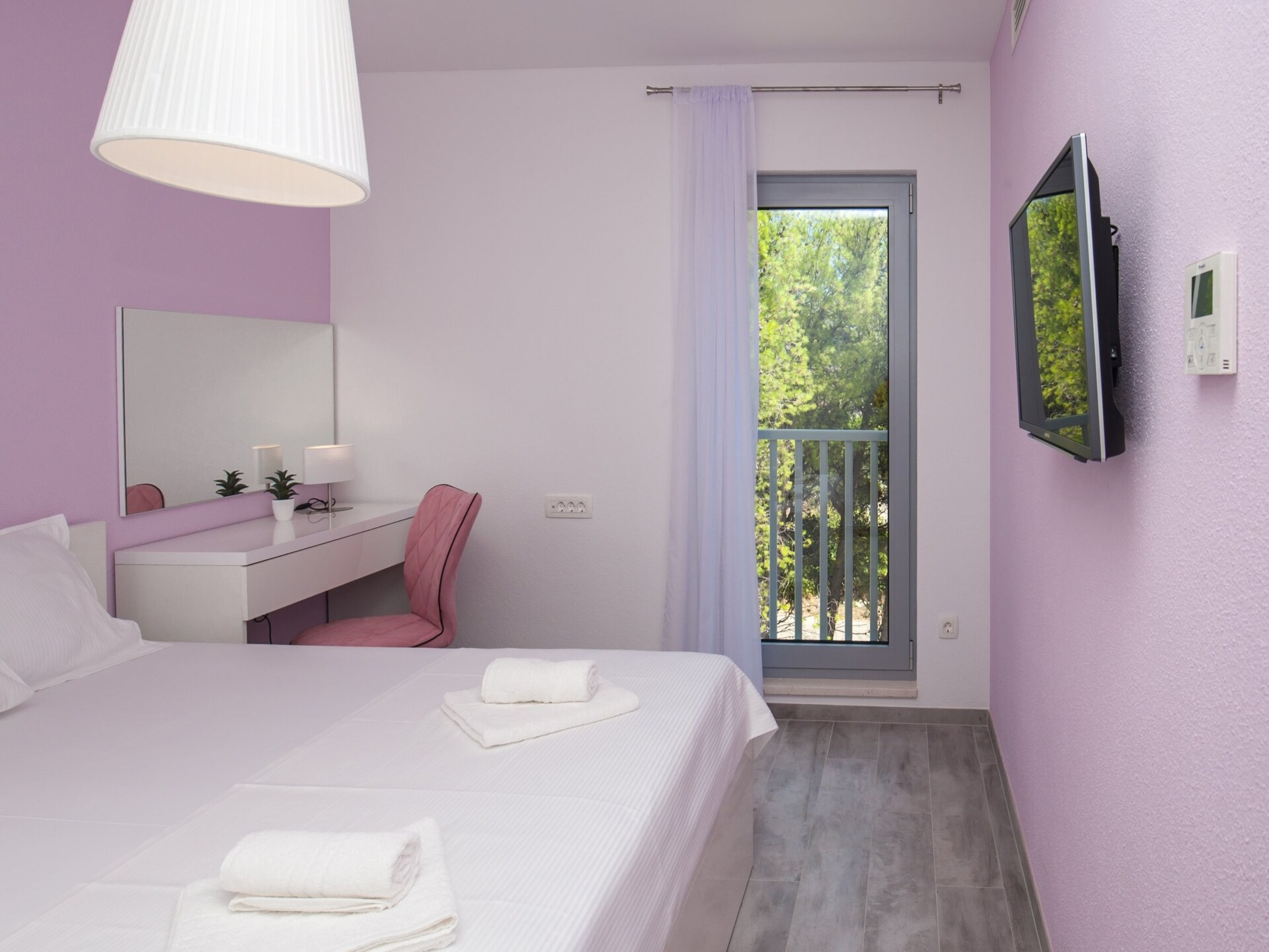 Licht appartement met gedeeltelijk zeezicht in Bol, vlakbij Zlatni Rat - foto 5