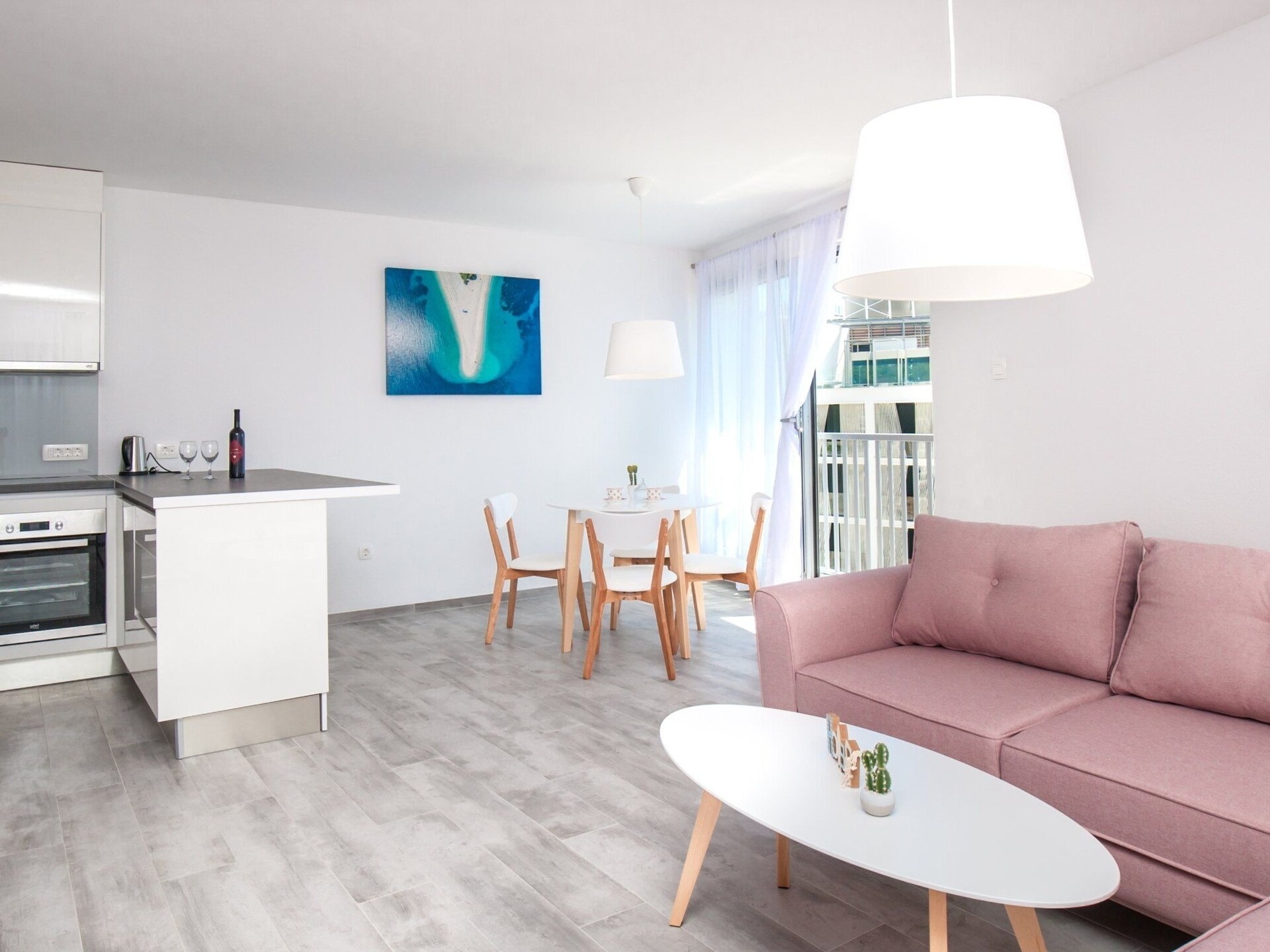 Licht appartement met gedeeltelijk zeezicht in Bol, vlakbij Zlatni Rat - foto 9