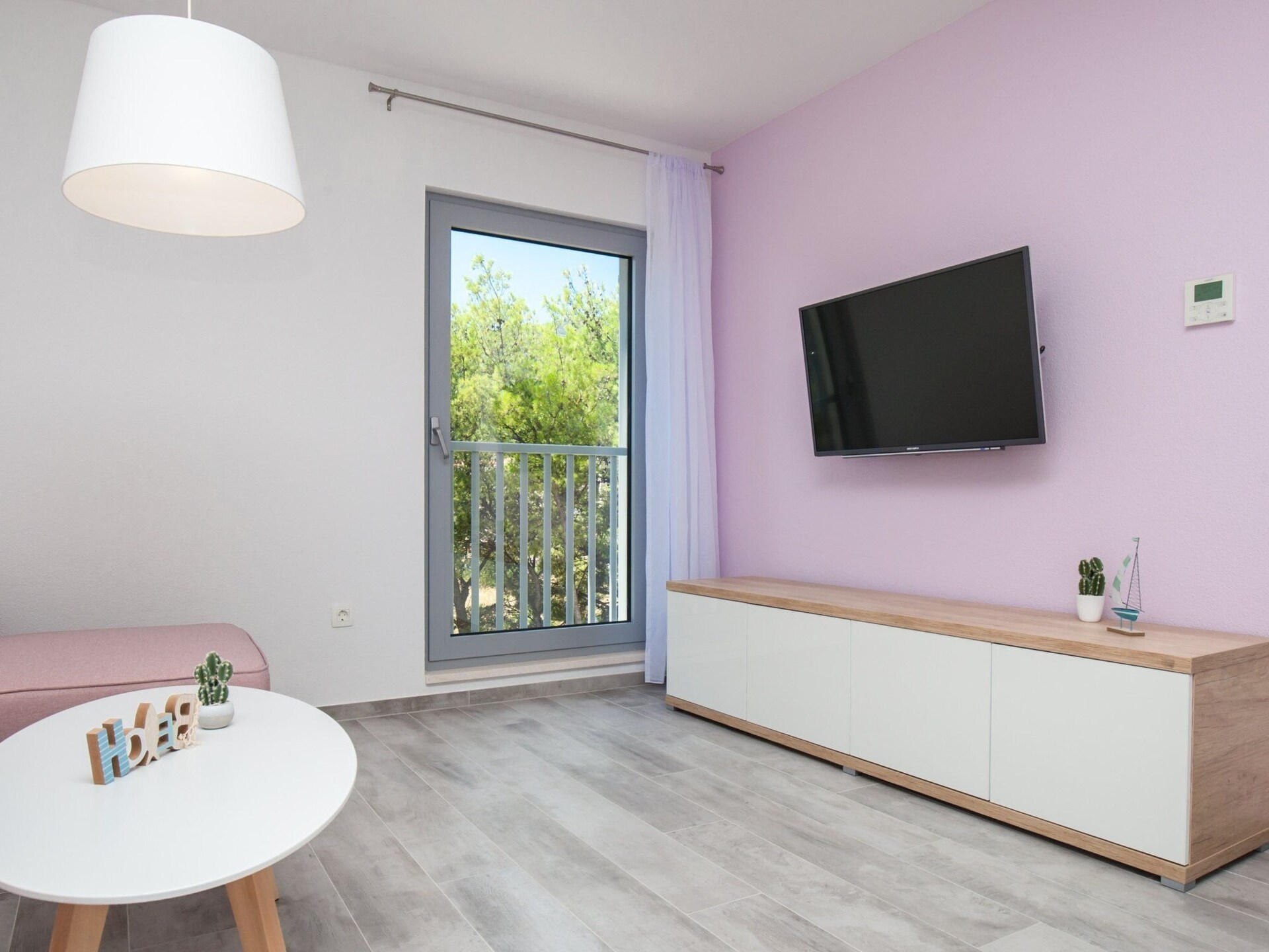 Licht appartement met gedeeltelijk zeezicht in Bol, vlakbij Zlatni Rat - foto 10