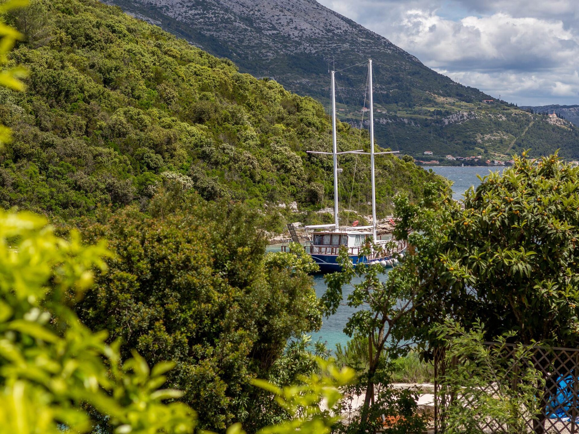 Licht appartement met zeezicht in rustige baai Vrbovica, Korcula - foto 24