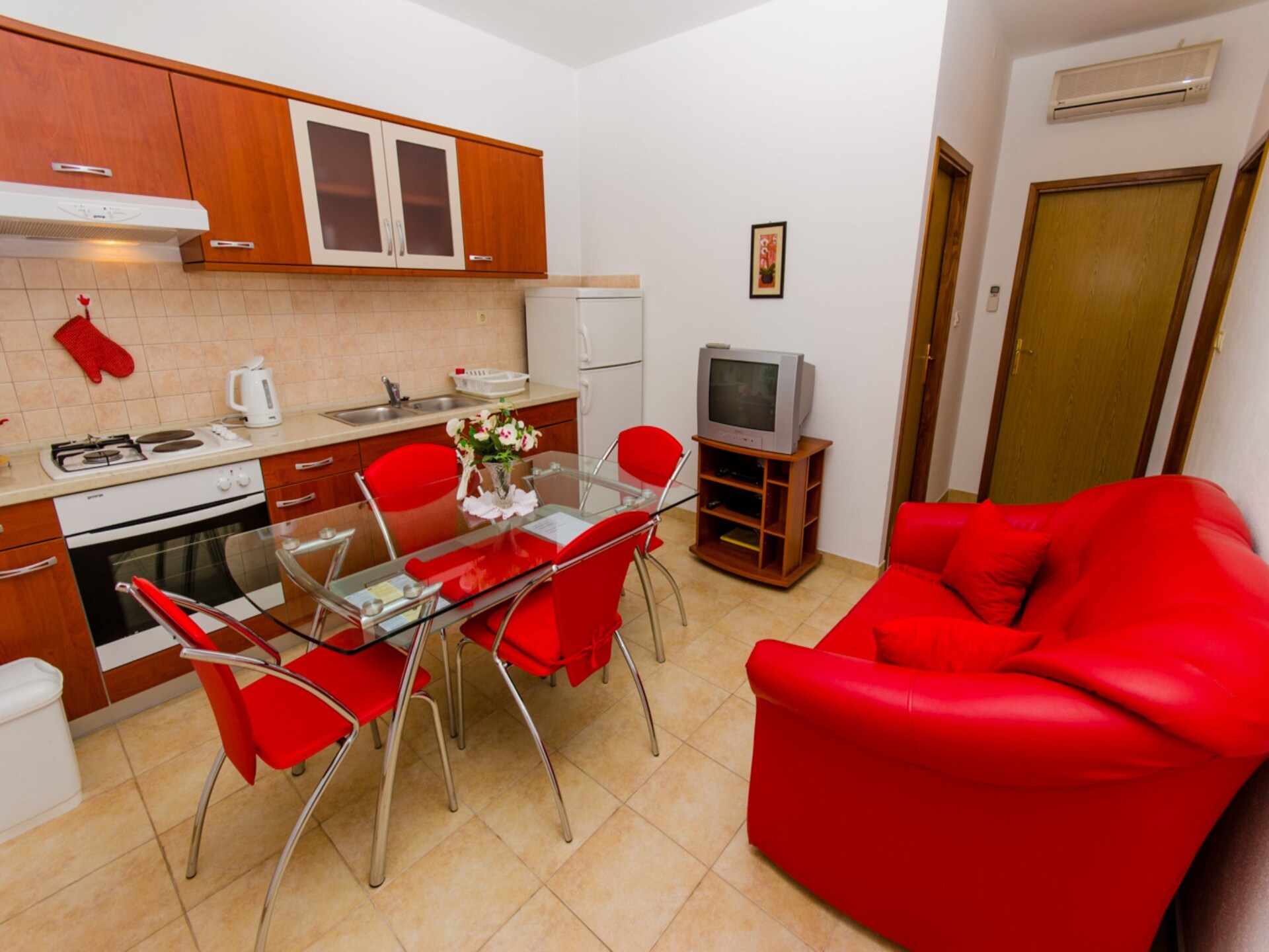 Rustiek appartement voor 4 met zonnig terras, 200m van strand in Trogir - foto 1