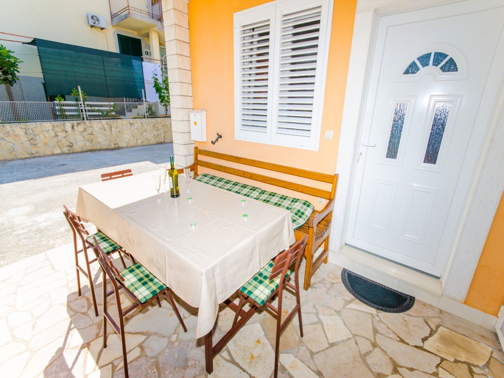 Rustiek appartement voor 4 met zonnig terras, 200m van strand in Trogir - foto 13