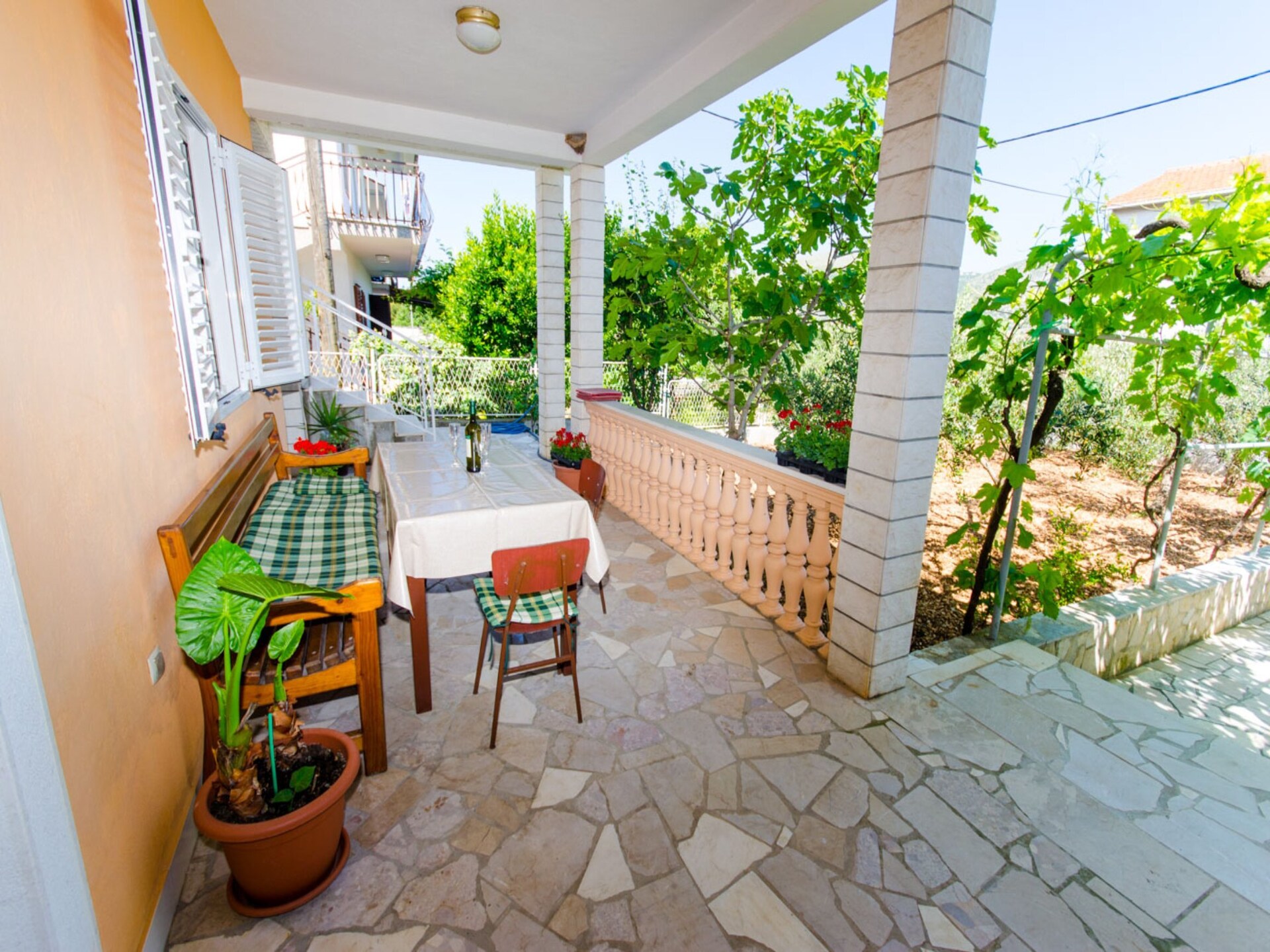 Knus appartement met zonnig terras op 200 meter van het strand in Trogir - foto 11