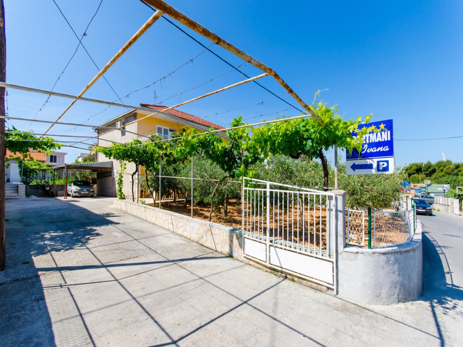 Knus appartement met zonnig terras op 200 meter van het strand in Trogir - foto 10