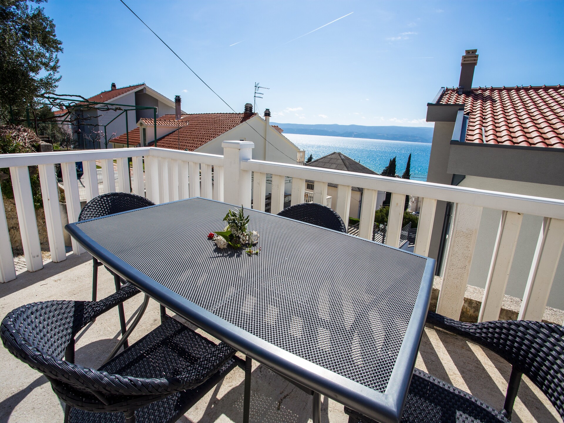 Ruim appartement met balkon en zeezicht op 200m van strand in Omis - foto 24