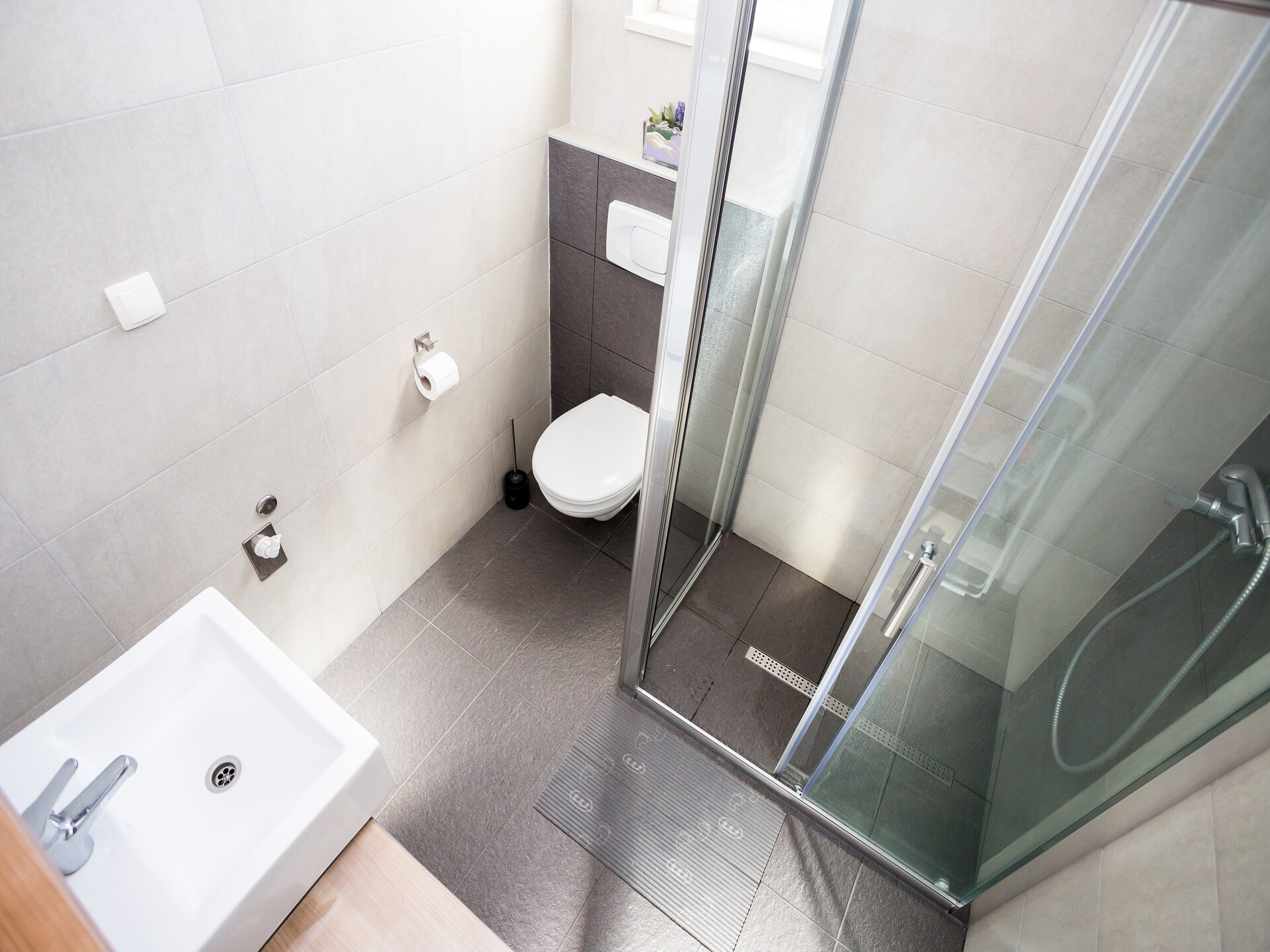 Ruim appartement met balkon en zeezicht op 200m van strand in Omis - foto 19