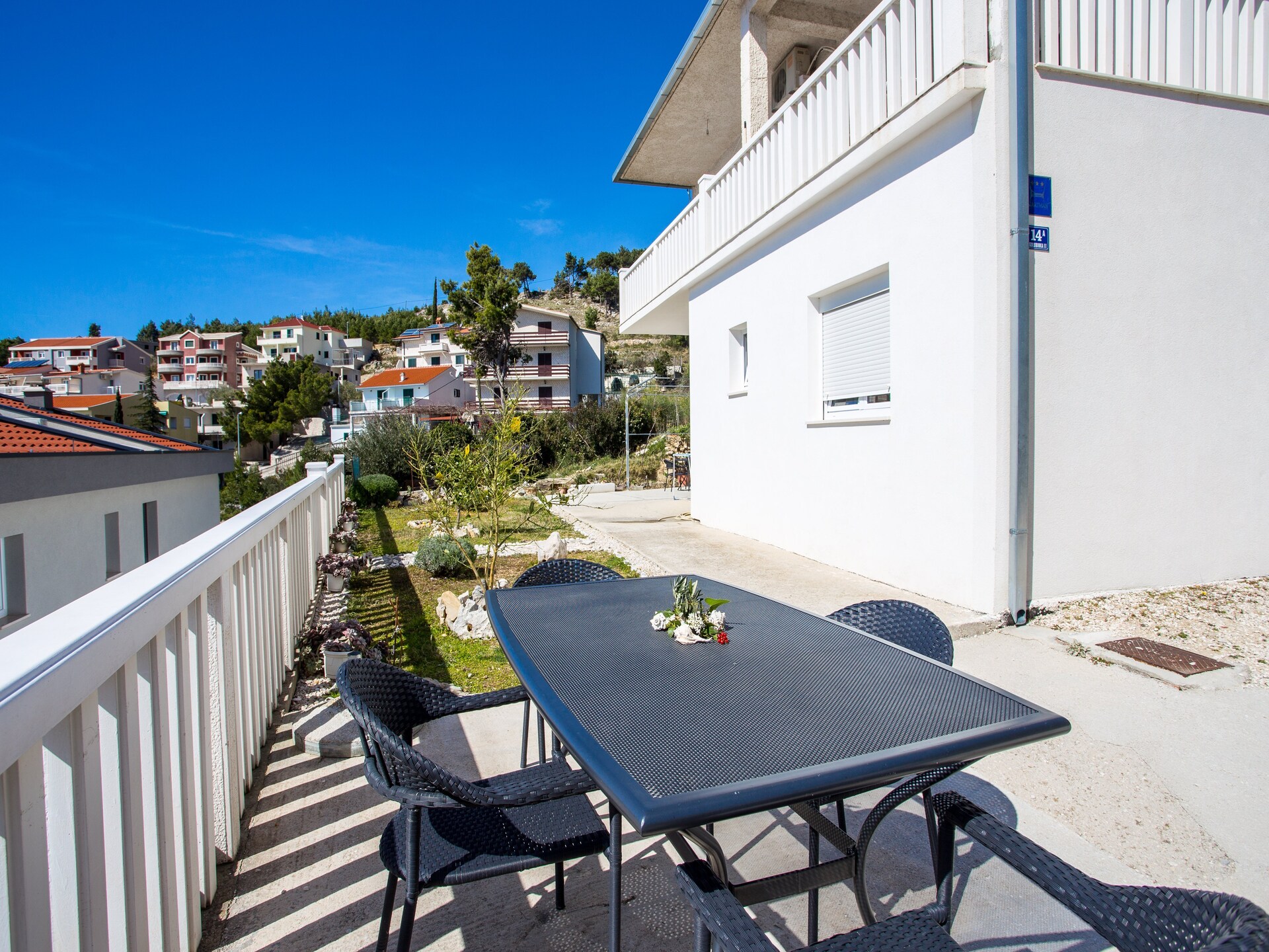 Ruim appartement met balkon en zeezicht op 200m van strand in Omis - foto 28