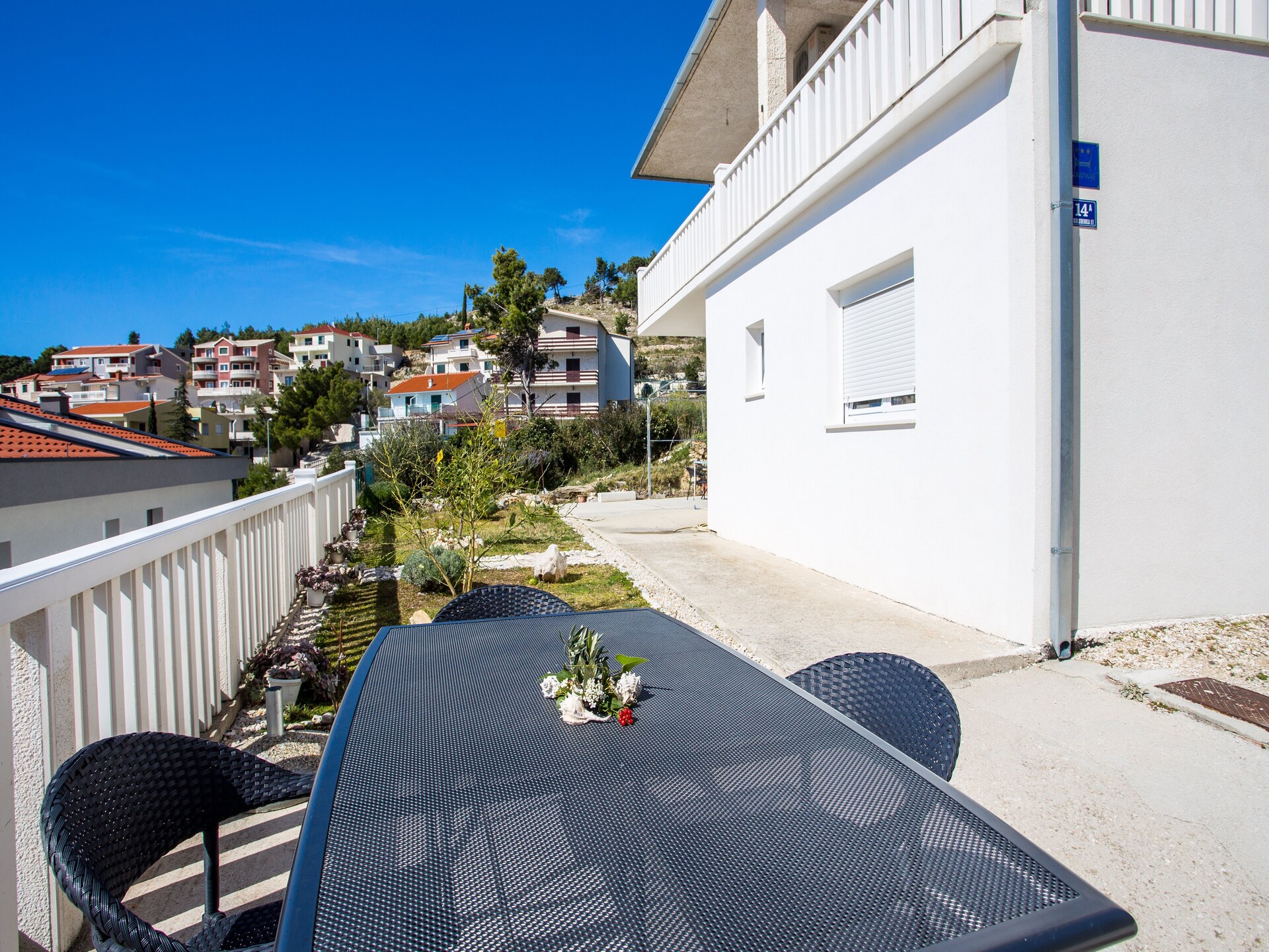 Ruim appartement met balkon en zeezicht op 200m van strand in Omis - foto 29