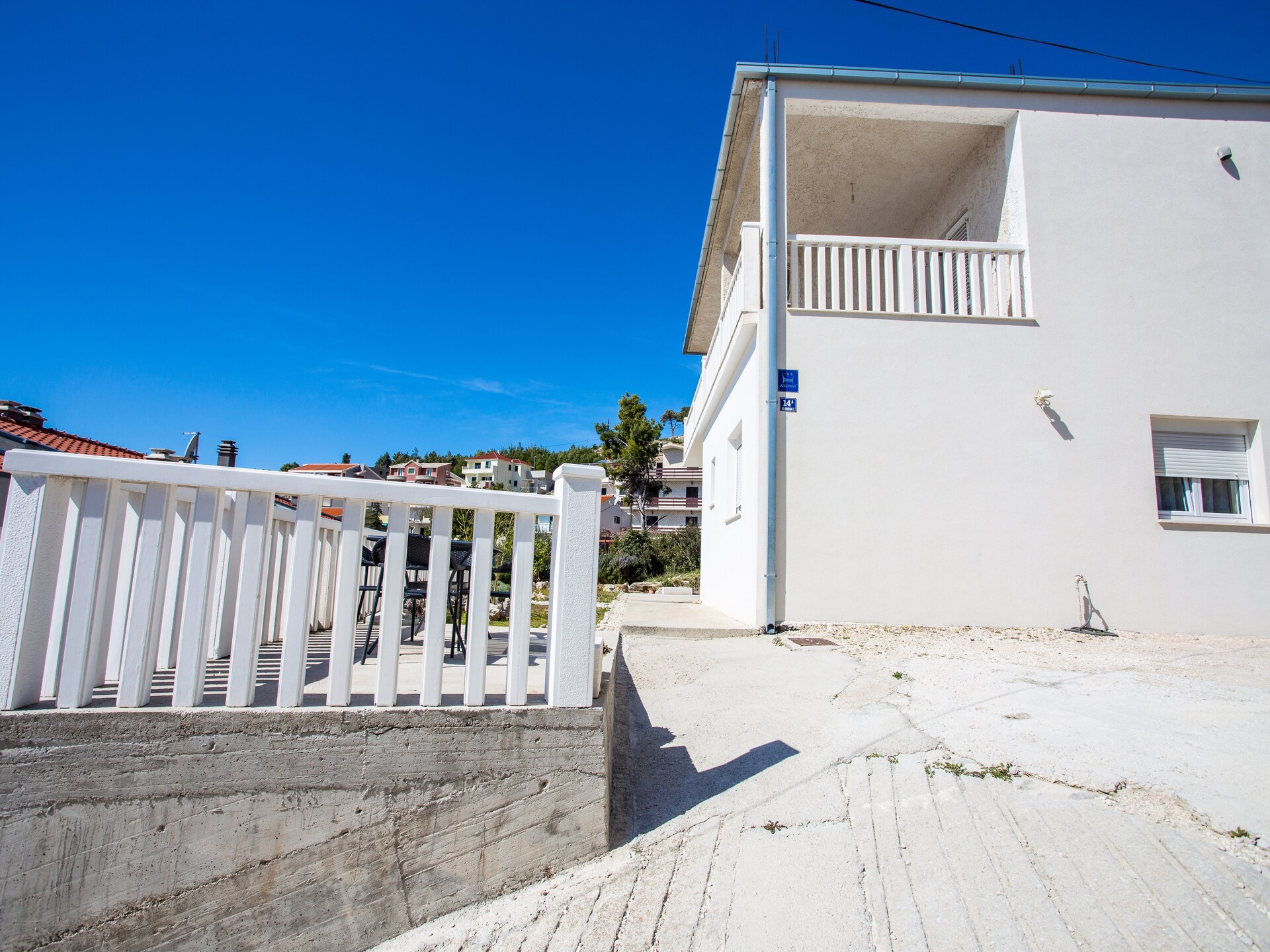 Ruim appartement met balkon en zeezicht op 200m van strand in Omis - foto 25
