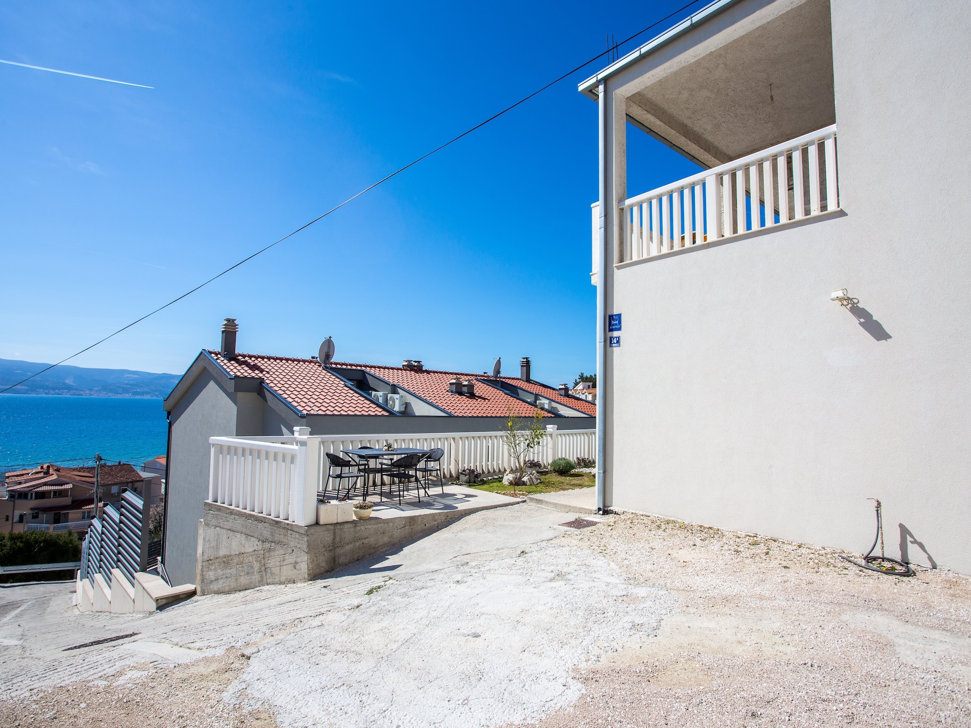 Ruim appartement met balkon en zeezicht op 200m van strand in Omis - foto 26
