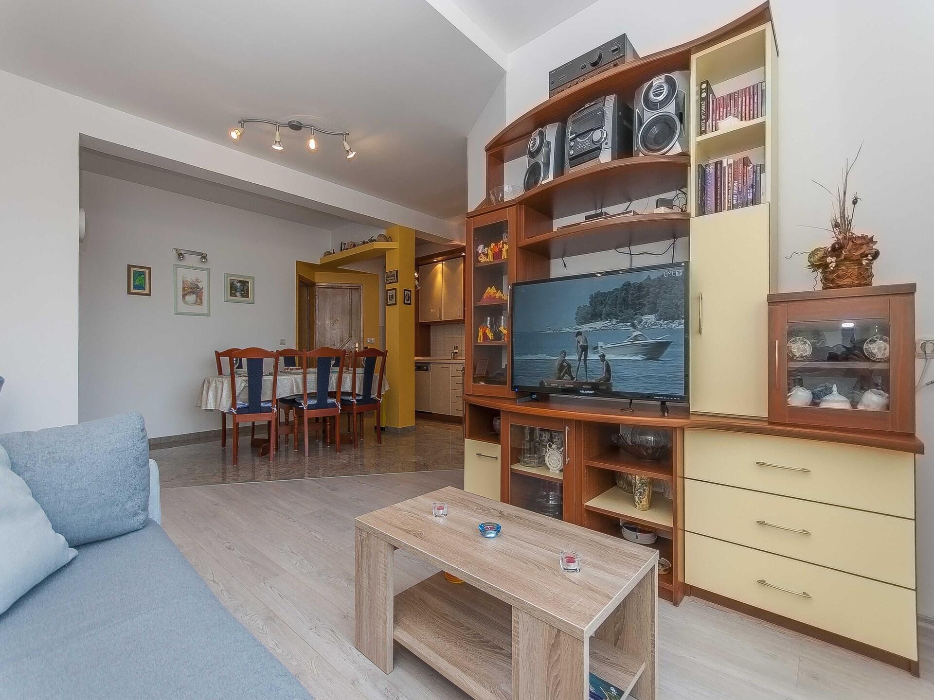 Ruim 8-persoons appartement met balkon en zeezicht in Stanici - foto 16
