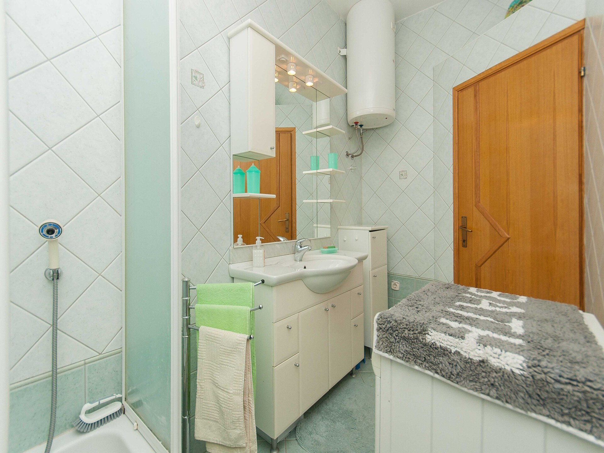 Ruim 8-persoons appartement met balkon en zeezicht in Stanici - foto 12