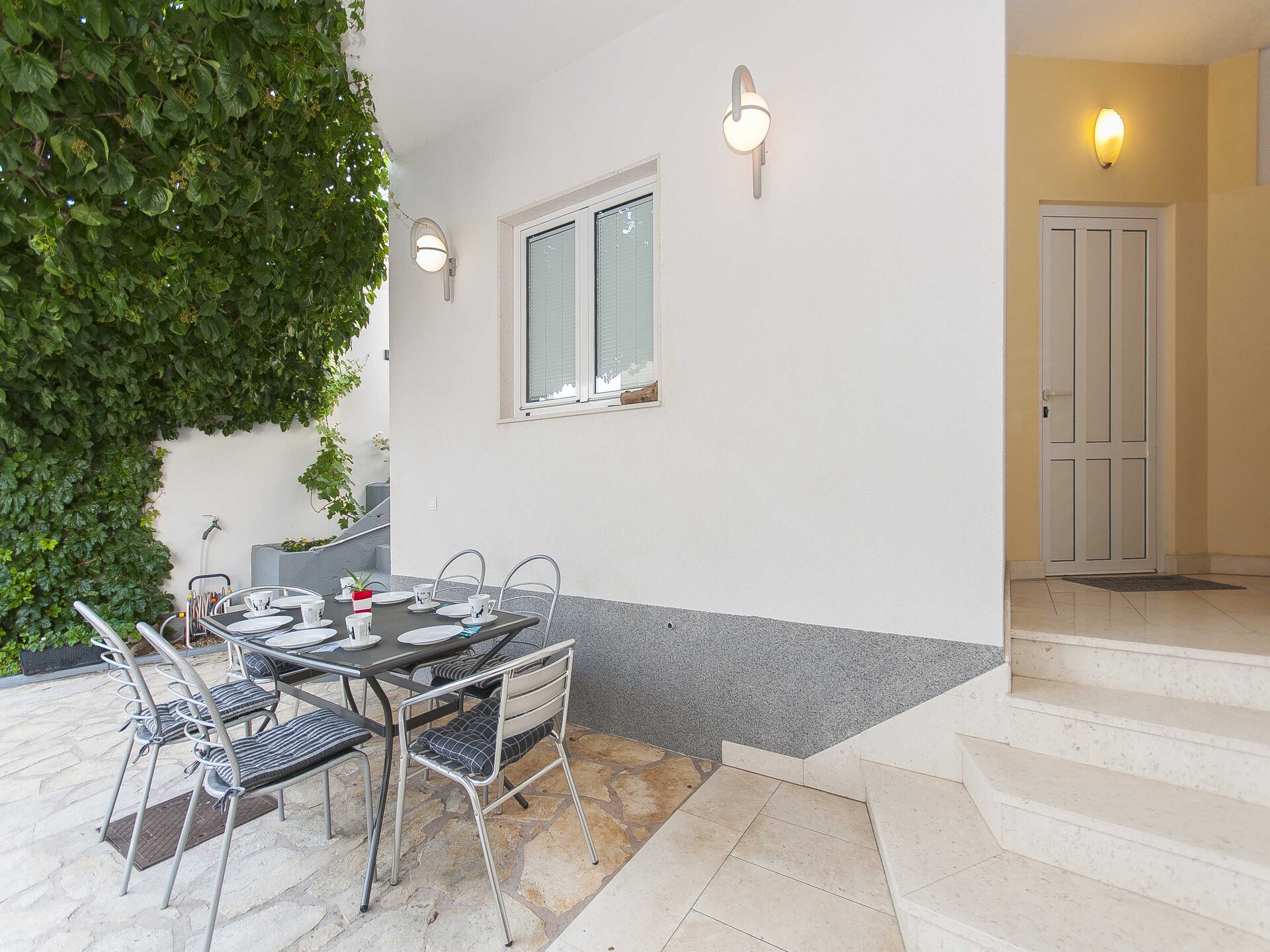 Ruim 8-persoons appartement met balkon en zeezicht in Stanici - foto 19