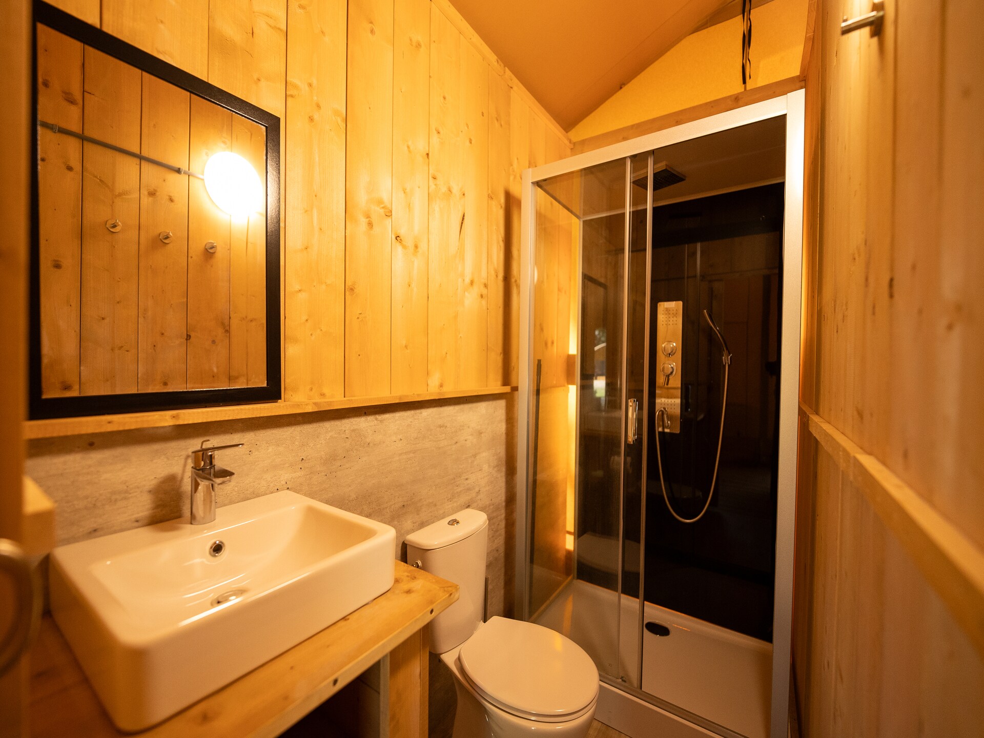 Safaritent Vakantiepark Hunzedal 16: Glamping in de bossen van Borger - foto 13