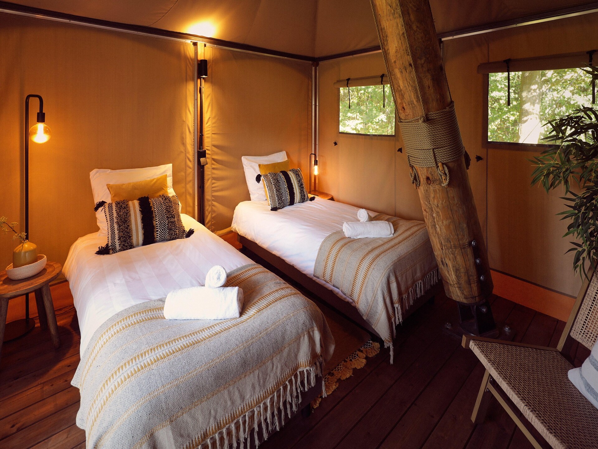 Luxe glampingtent met 3 badkamers en balkon op Resort de Parel in Zeewolde - foto 9