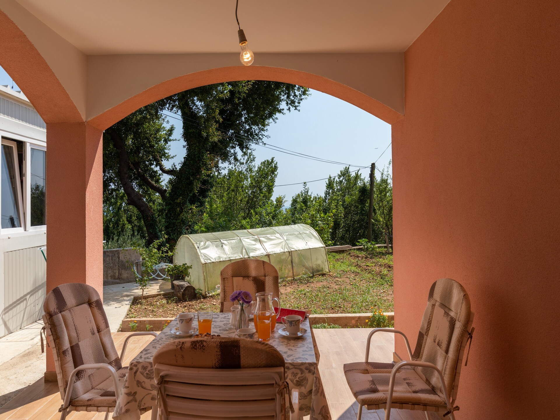 Ruim appartement met zonnig terras op 500 meter van het strand in Mlini - foto 1