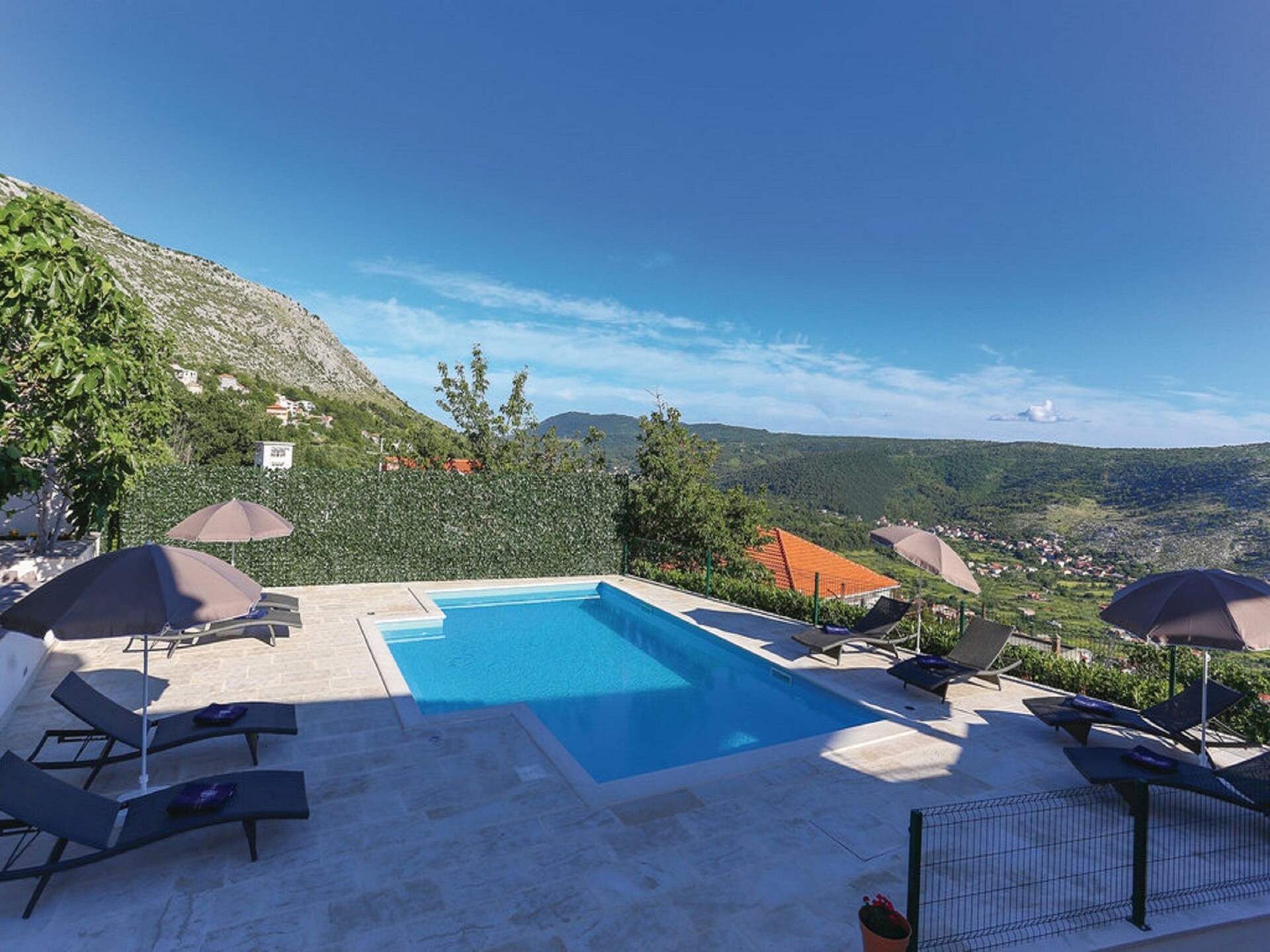 Ruime vier-slaapkamer villa met privézwembad en uitzicht bij Split - foto 27