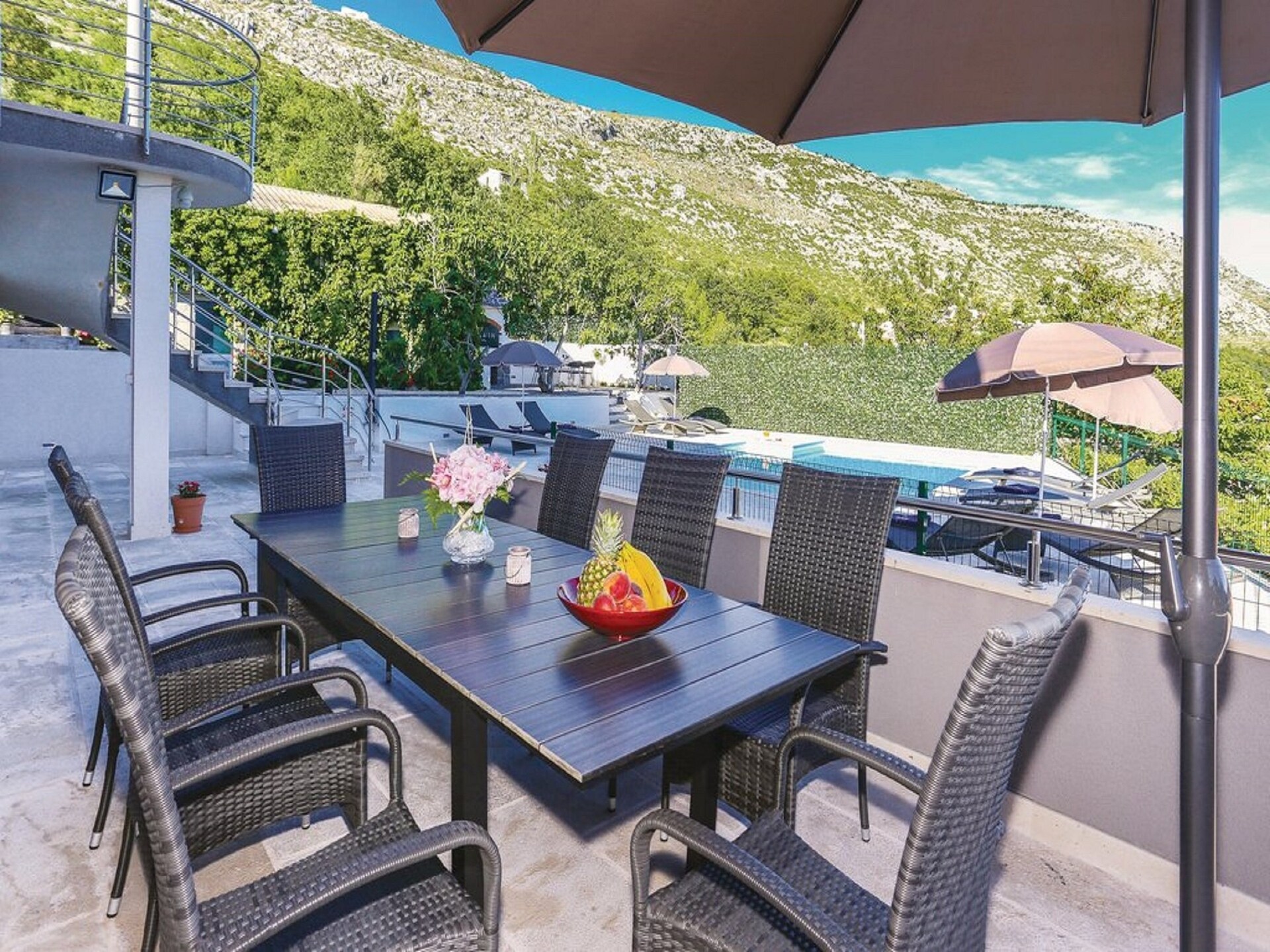 Ruime vier-slaapkamer villa met privézwembad en uitzicht bij Split - foto 32