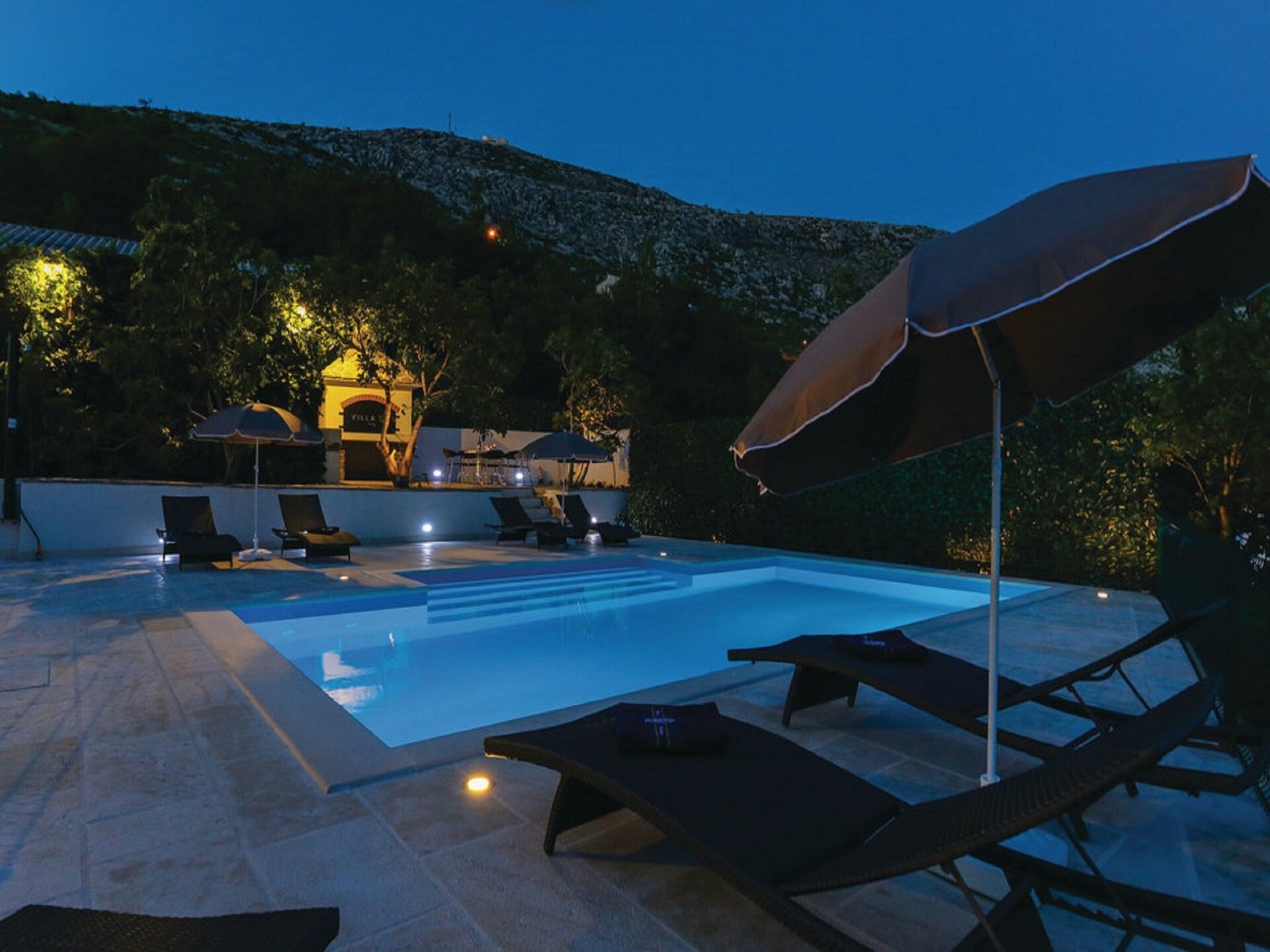 Ruime vier-slaapkamer villa met privézwembad en uitzicht bij Split - foto 26