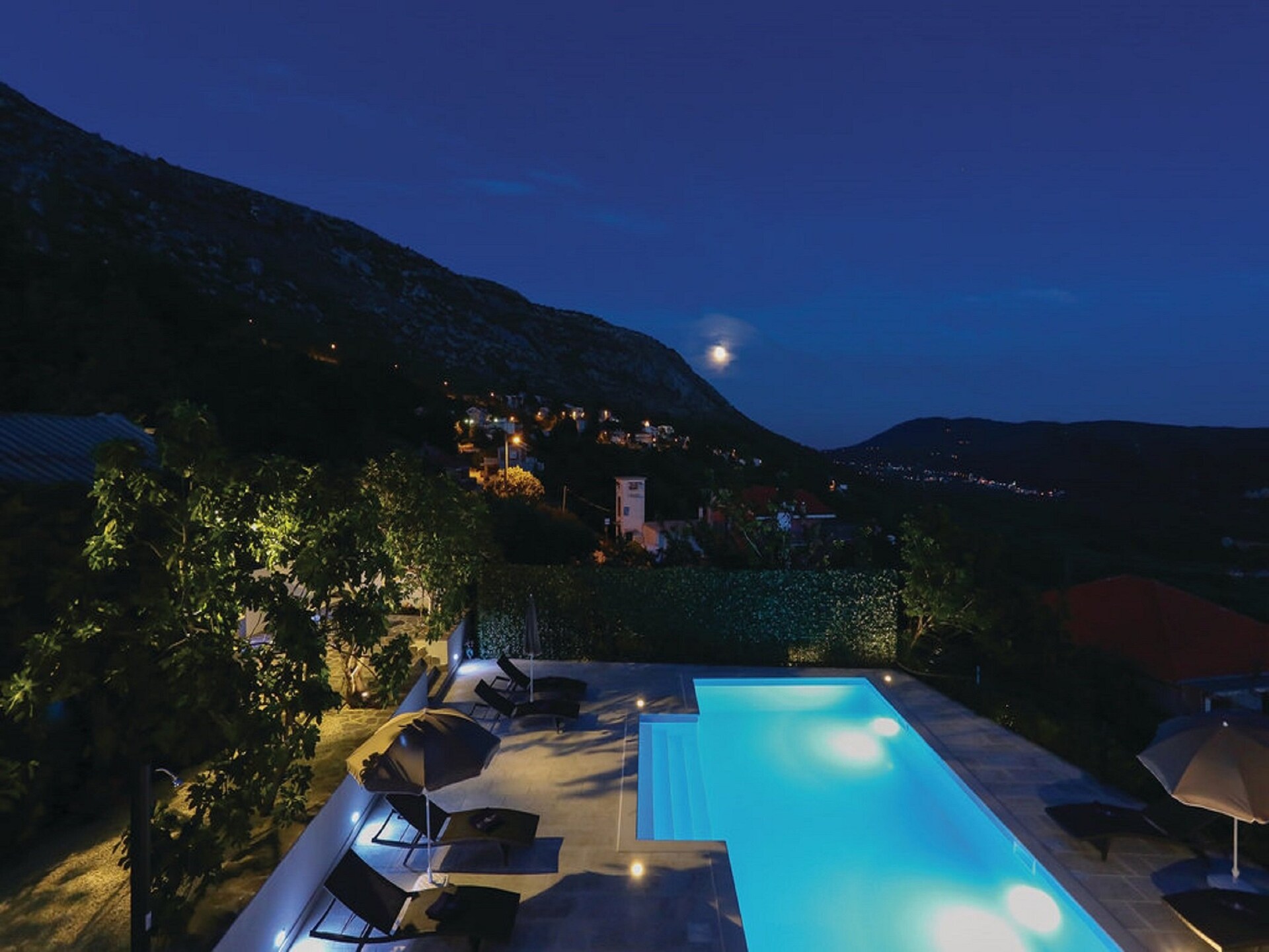 Ruime vier-slaapkamer villa met privézwembad en uitzicht bij Split - foto 25