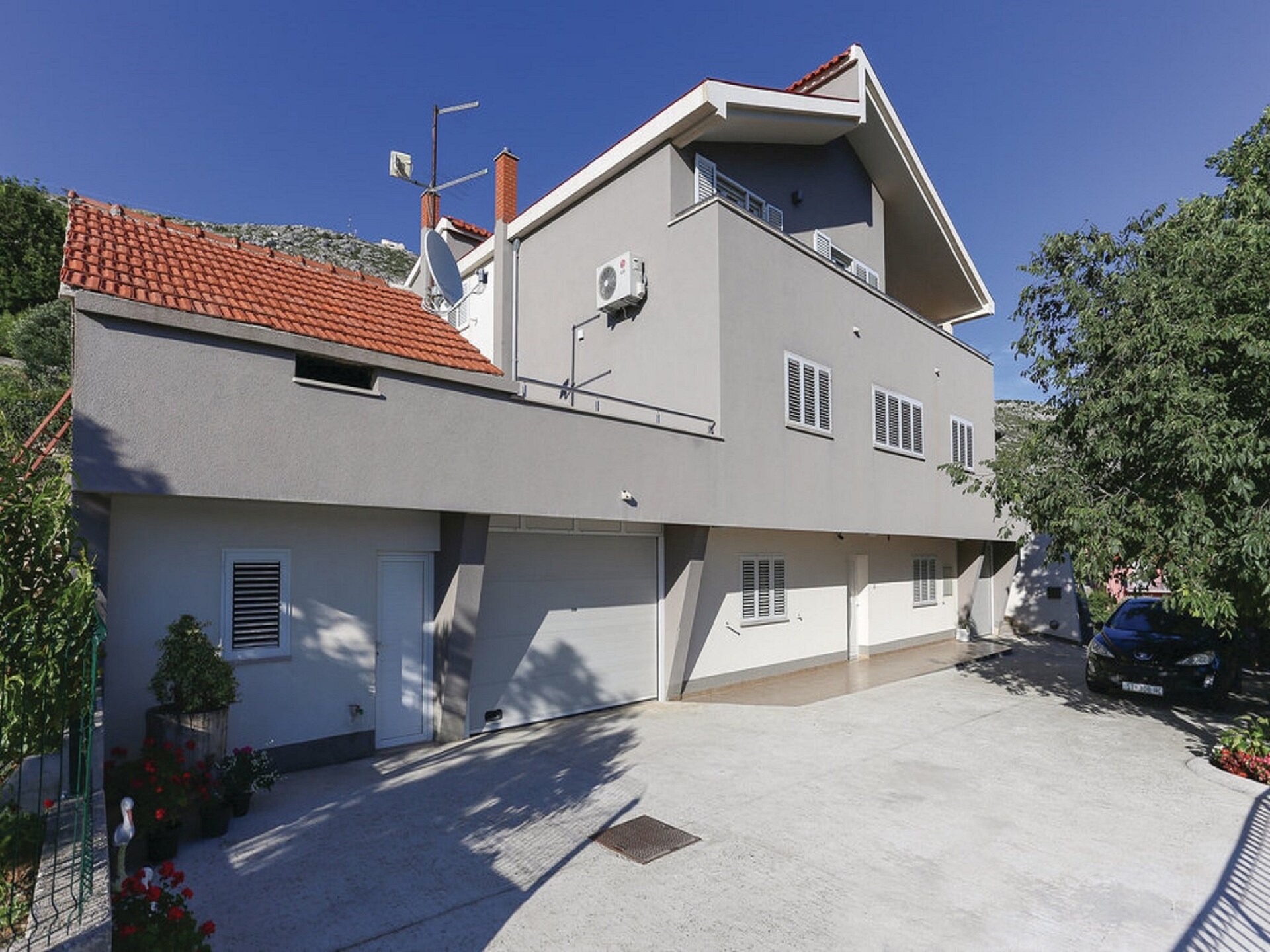 Ruime vier-slaapkamer villa met privézwembad en uitzicht bij Split - foto 23