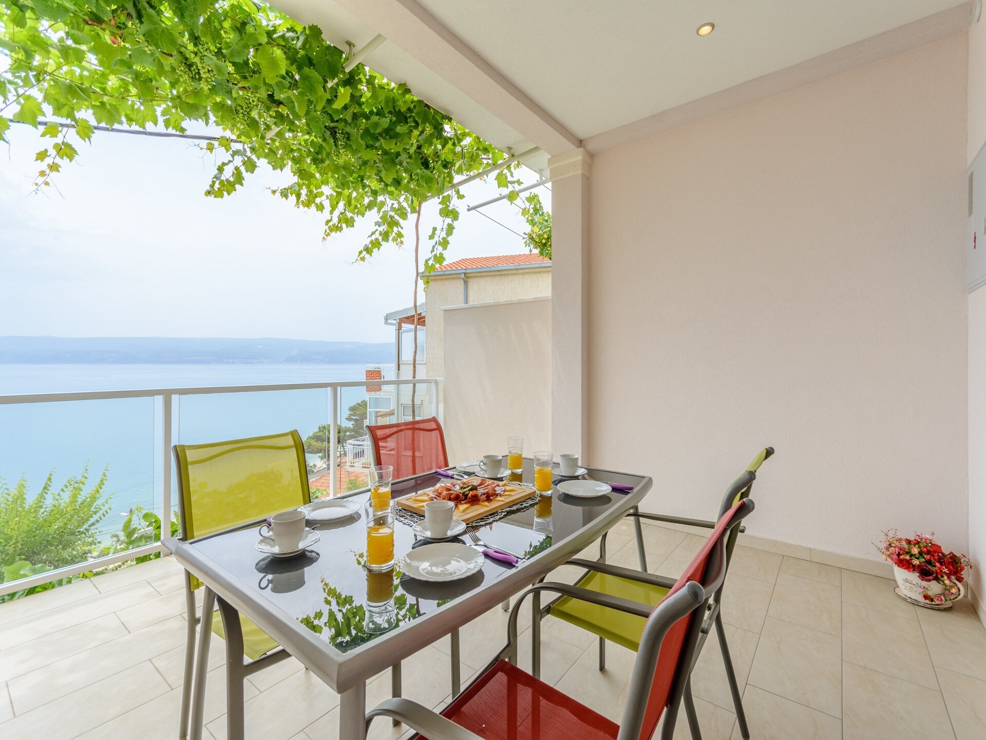 Comfortabel appartement aan zee met terras en uitzicht in Dugi Rat - foto 1