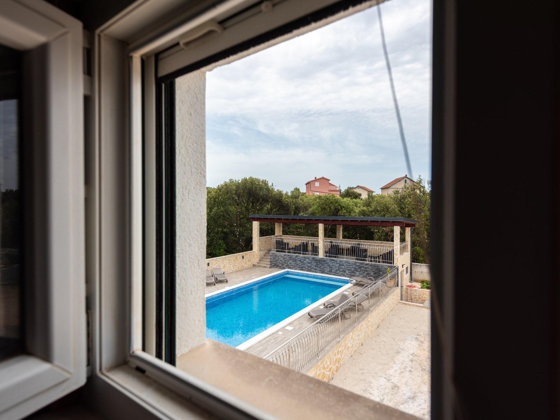 Ruim appartement met balkon vlakbij zee in Vinisce - foto 16