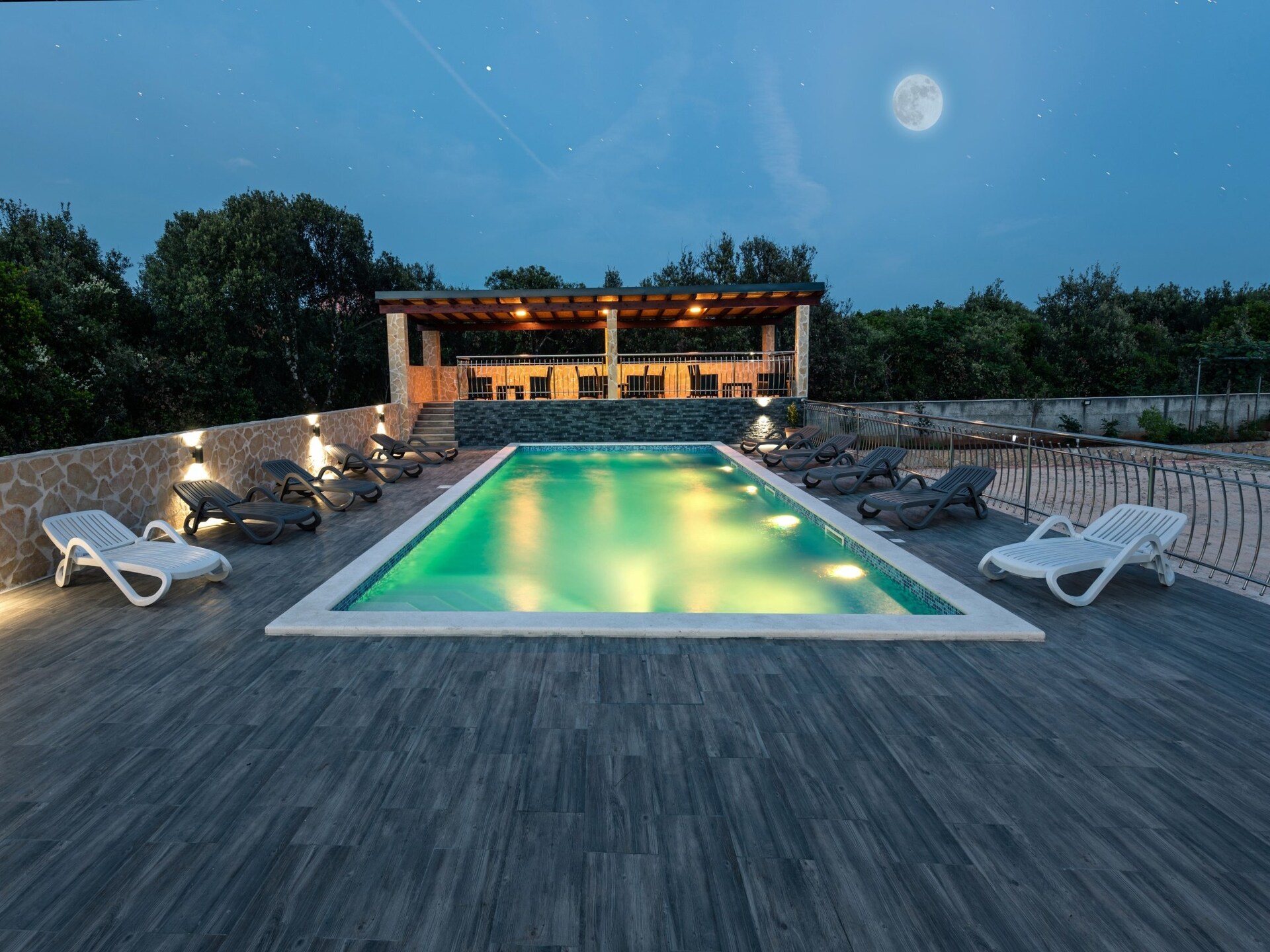 Aan het strand: Ruim appartement in Vinišće voor 4 personen - foto 1