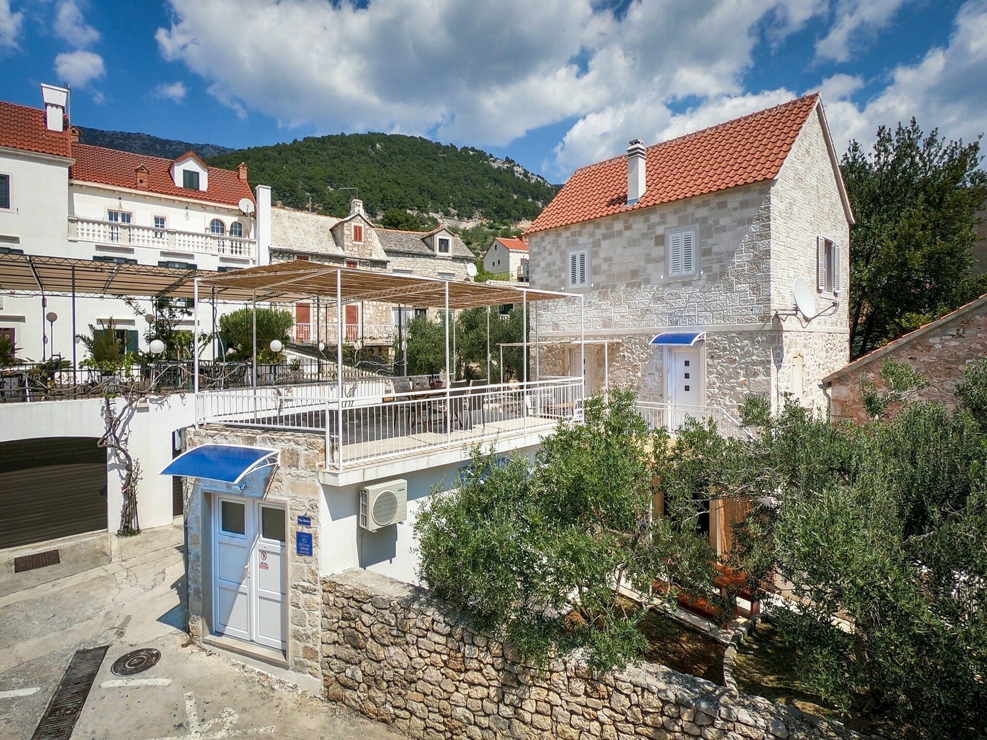 Villa Balarin: Stenen vakantiehuis met terras en uitzicht op zee in Bol, Brač - foto 19