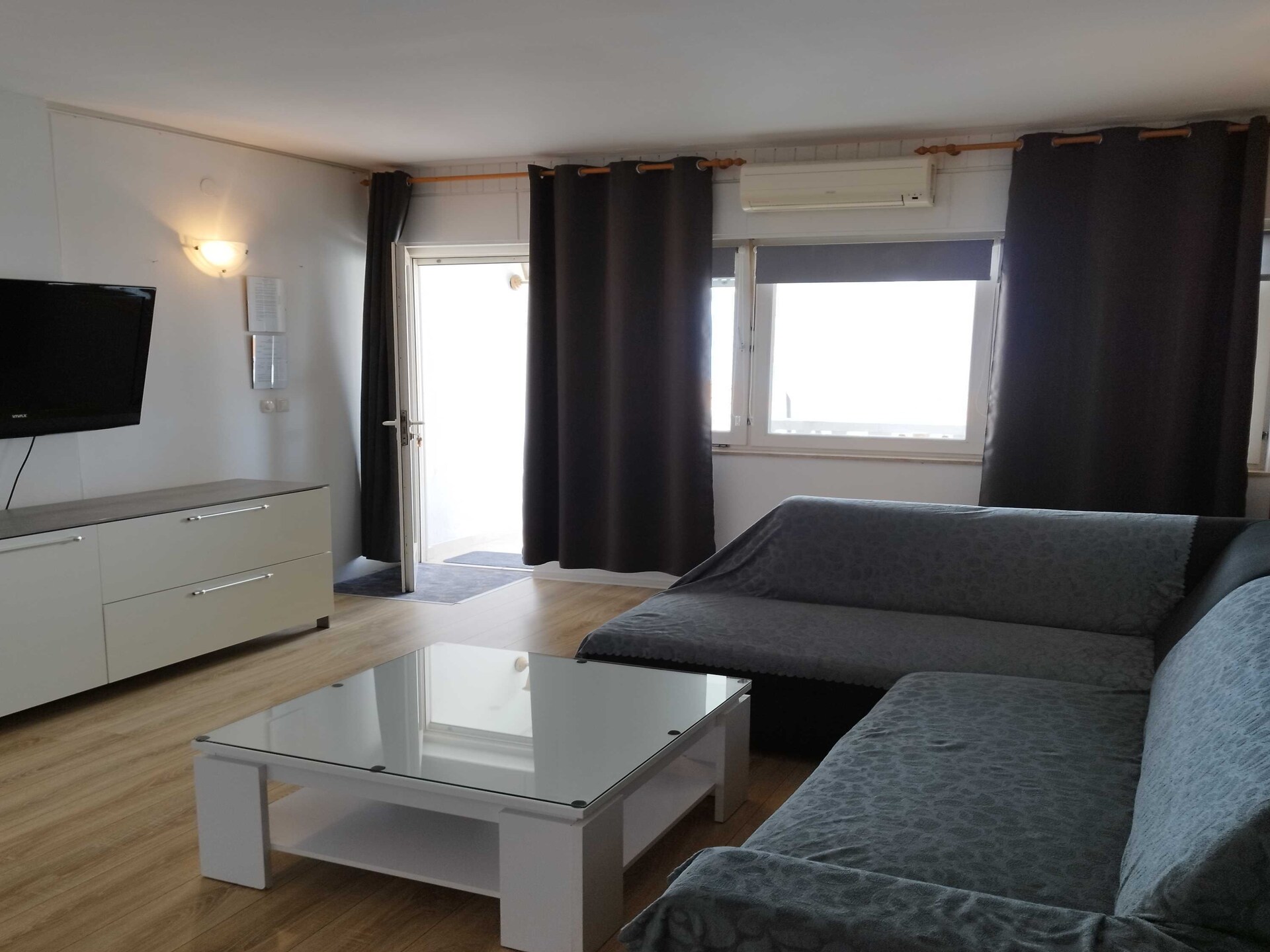 Appartement met zeezicht en gedeeld zwembad – direct aan zee in Sumpetar - foto 9