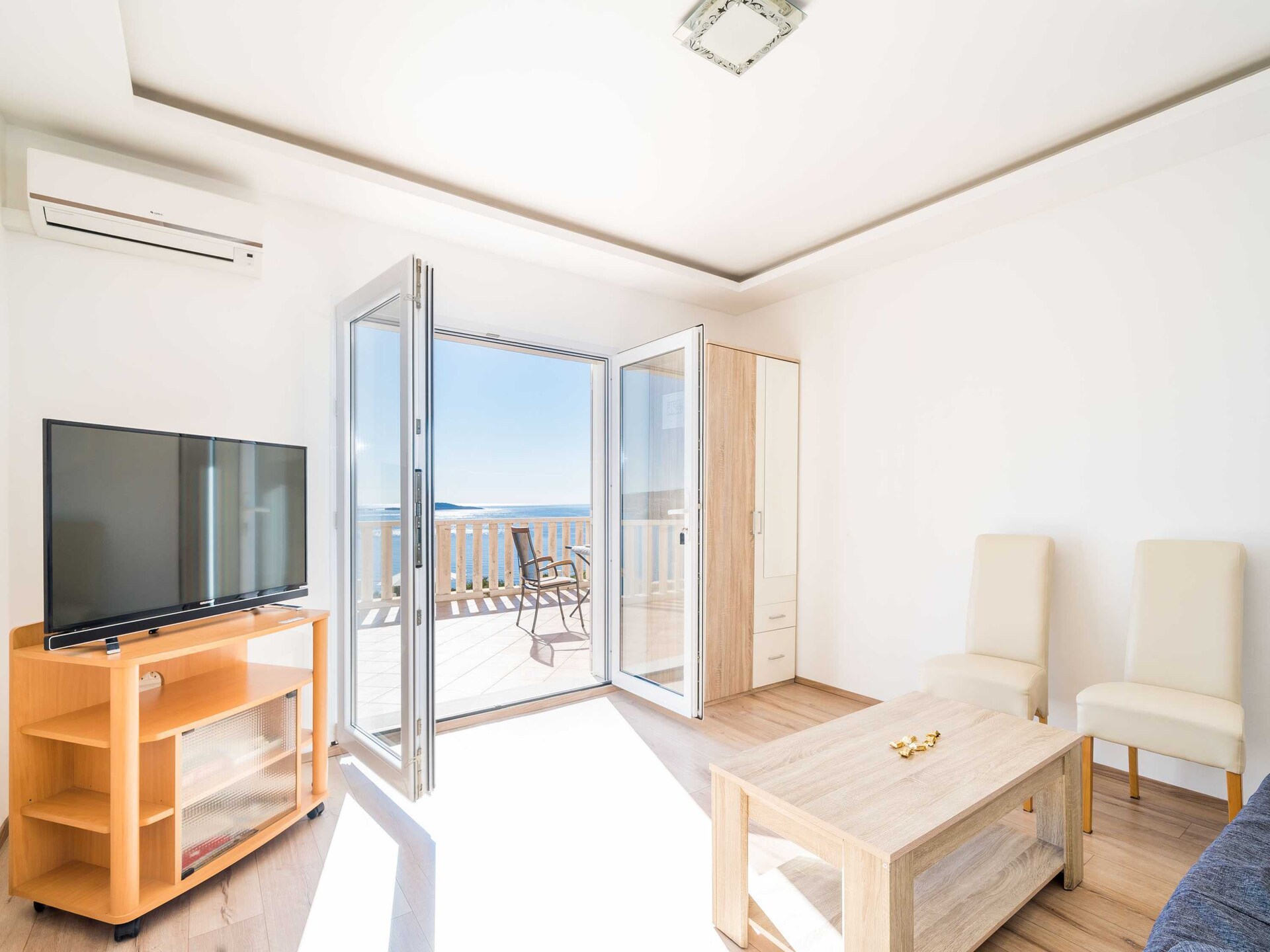 Rustiek appartement met balkon en zeezicht op 200m van het strand in Mlini - foto 2