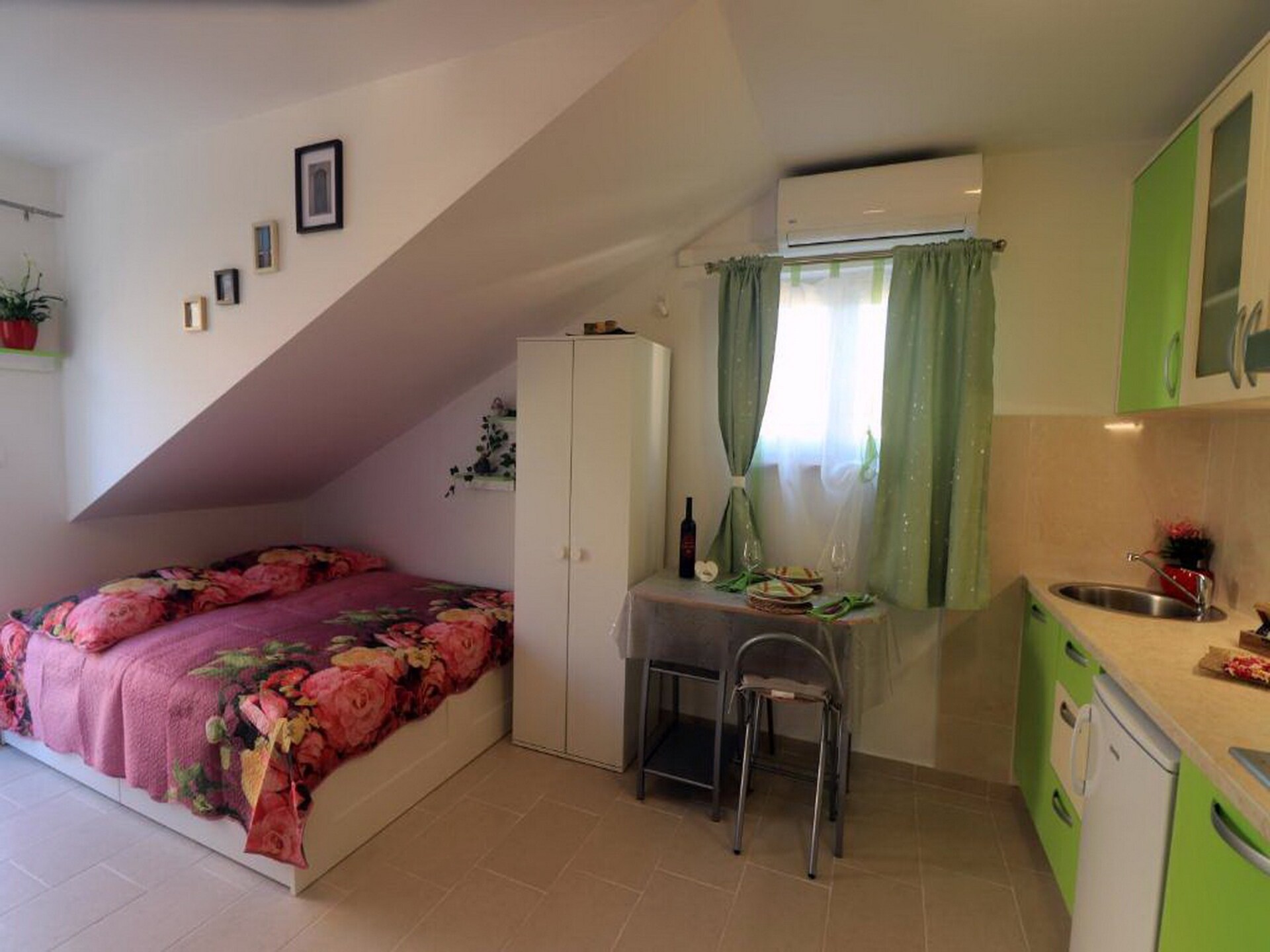 Sfeervolle studio met balkon op 100 meter van het strand in Orebić - foto 5