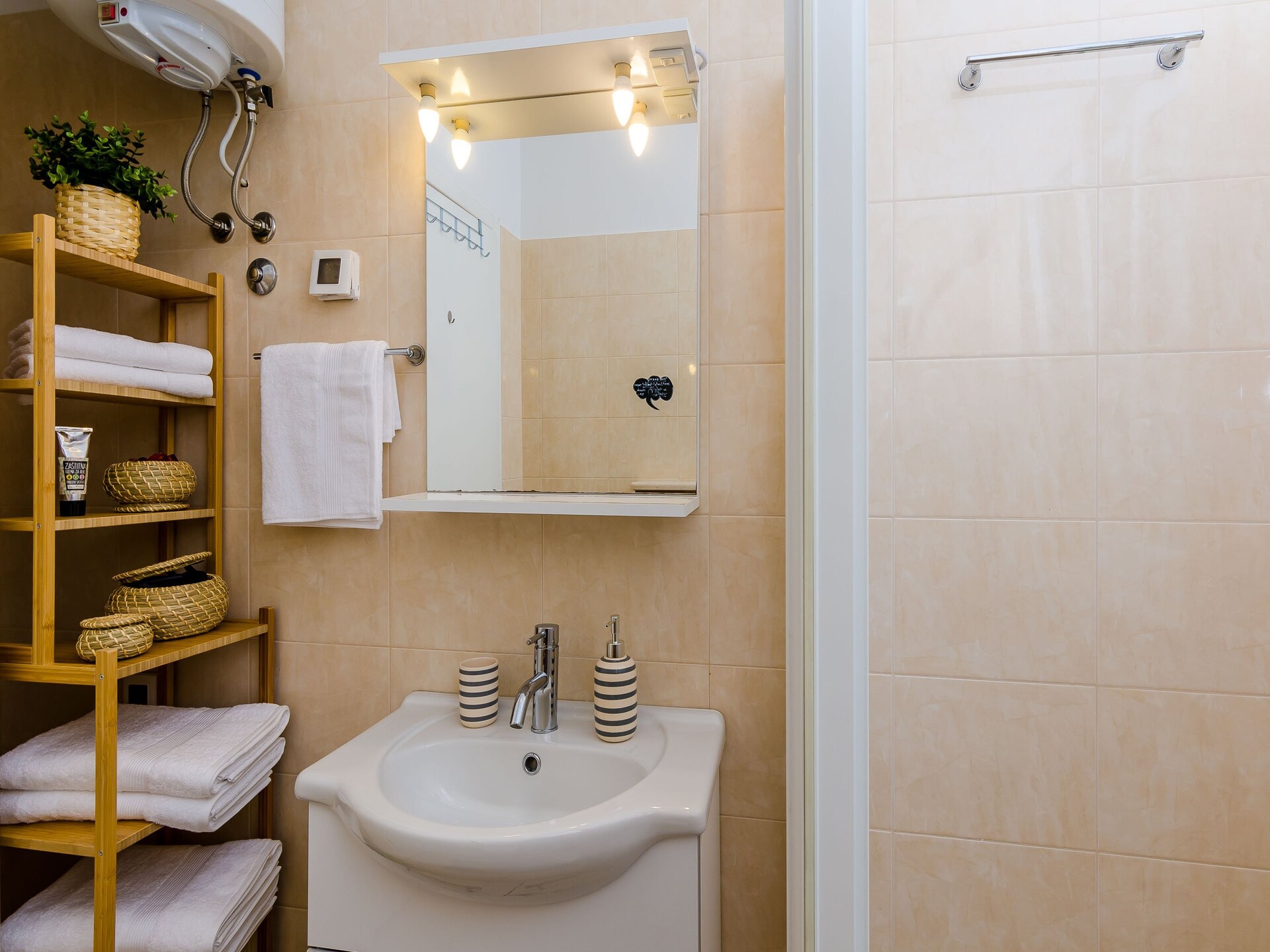 Privé-appartement met tuin en terras in de exclusieve wijk Ploče, op 300m van strand - foto 15