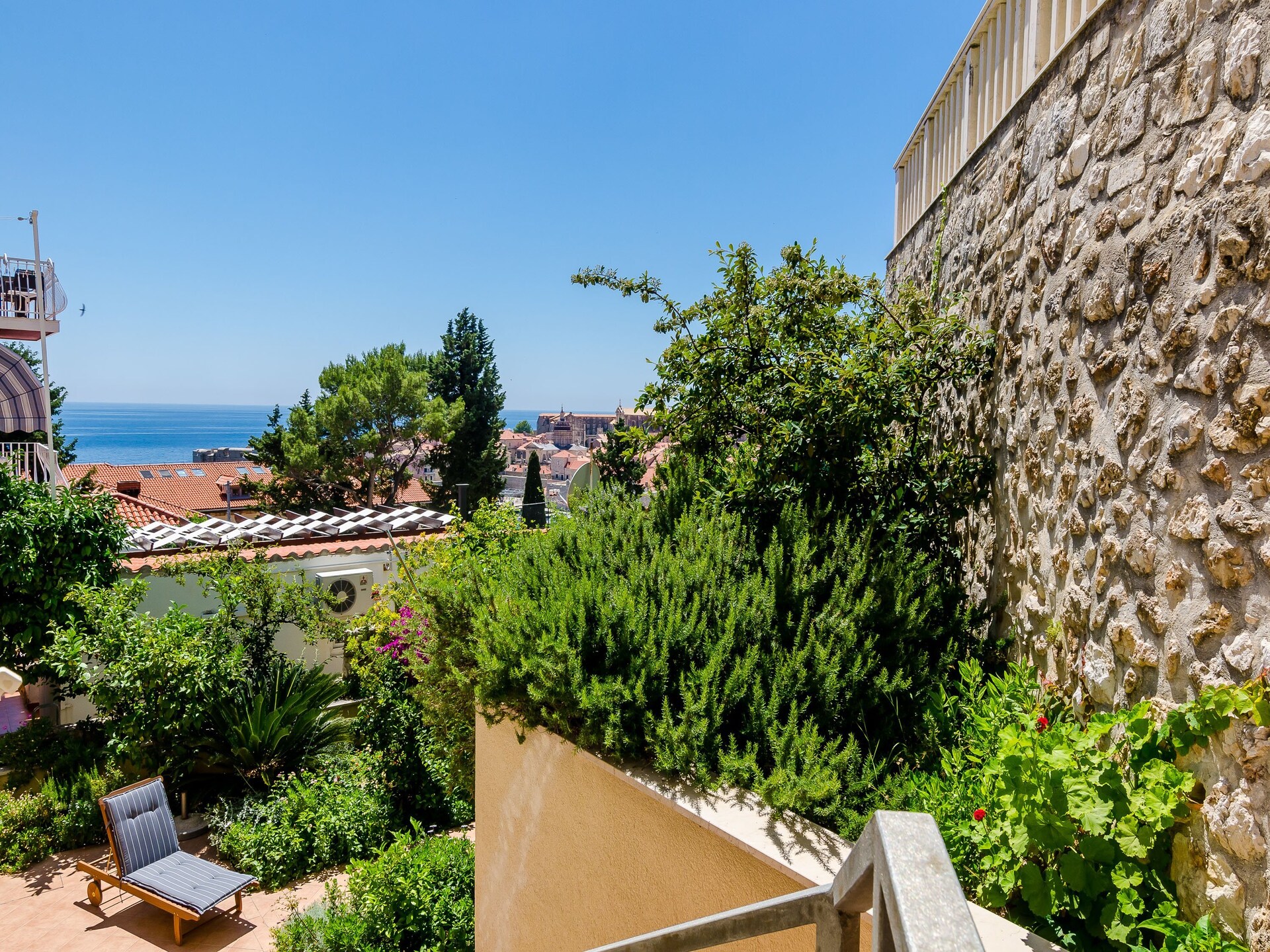 Privé-appartement met tuin en terras in de exclusieve wijk Ploče, op 300m van strand - foto 17