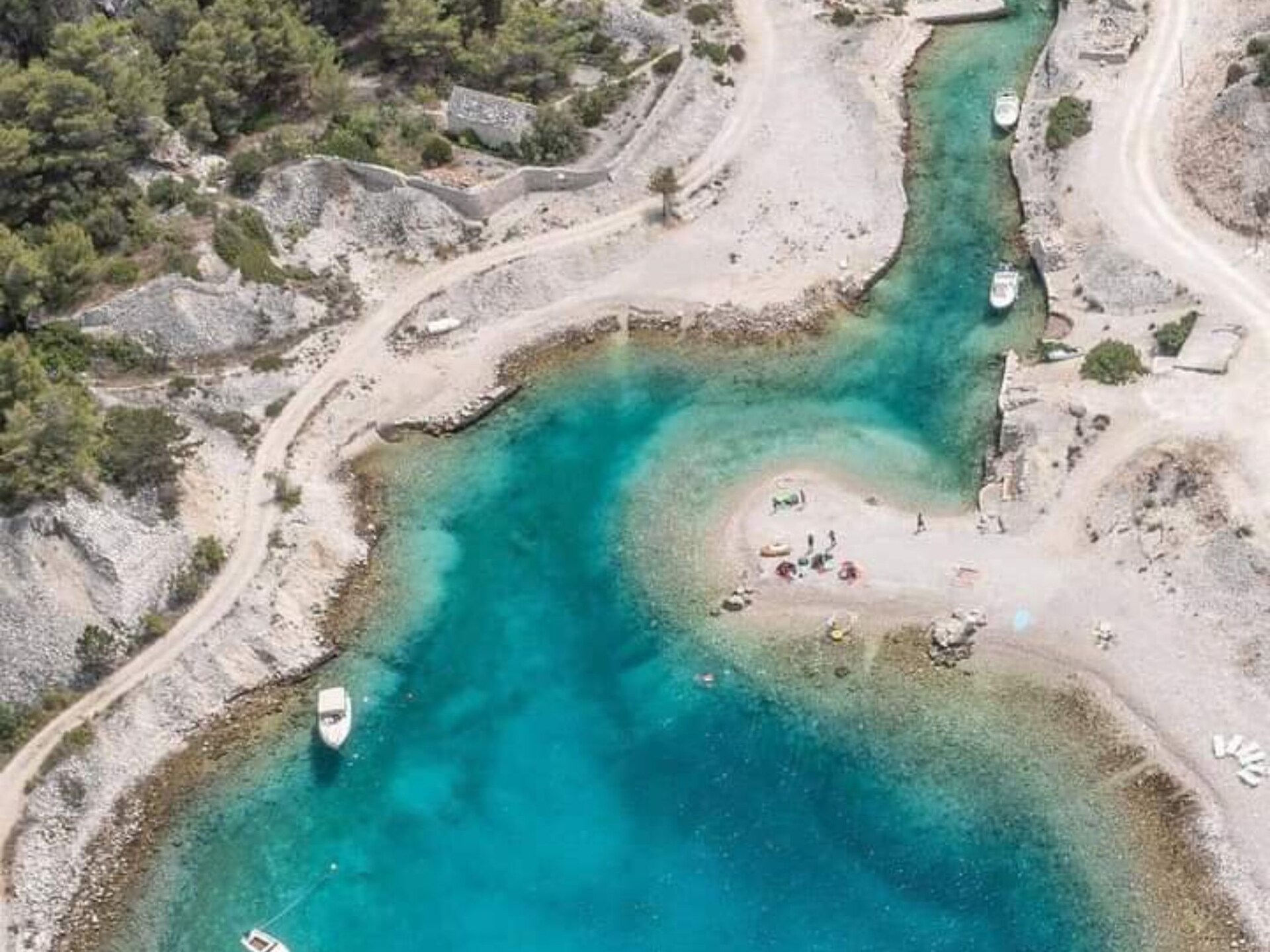 Studio aan zee in Povlja, Brač – 50m van strand met terras en BBQ - foto 41