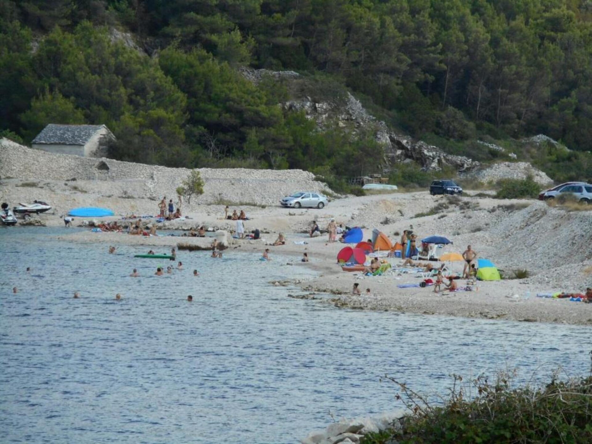 Studio aan zee in Povlja, Brač – 50m van strand met terras en BBQ - foto 15