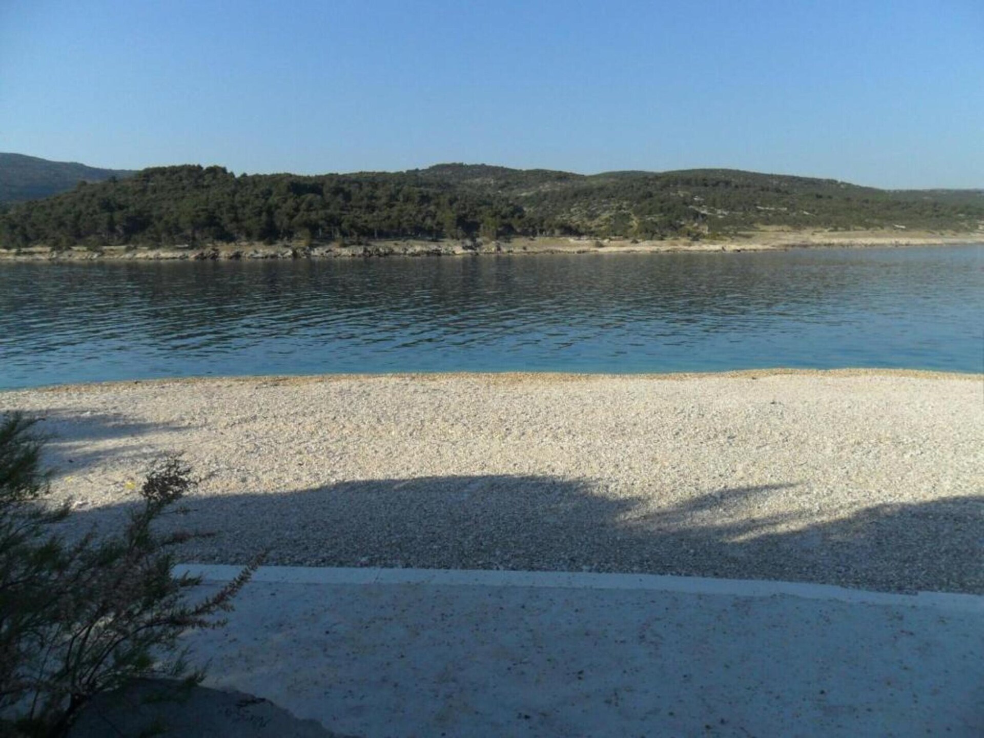 Studio aan zee in Povlja, Brač – 50m van strand met terras en BBQ - foto 14