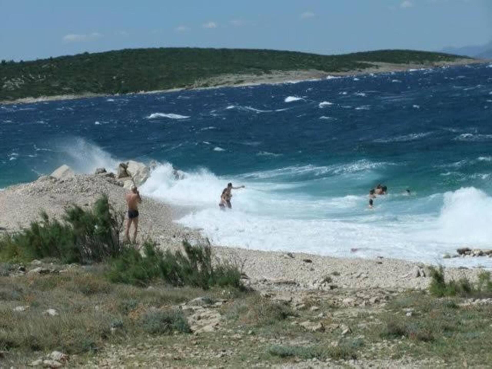 Studio aan zee in Povlja, Brač – 50m van strand met terras en BBQ - foto 13