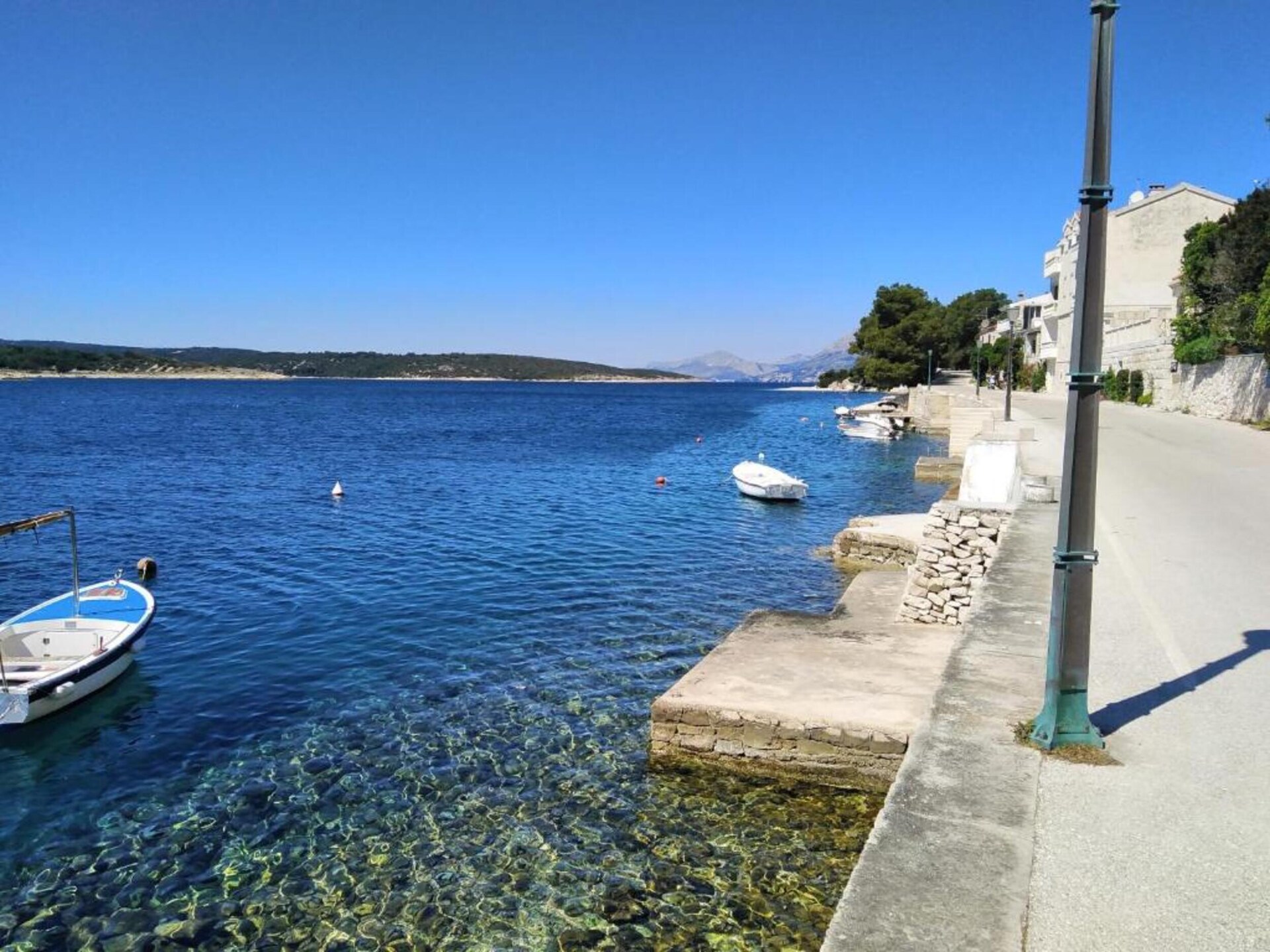 Studio aan zee in Povlja, Brač – 50m van strand met terras en BBQ - foto 10