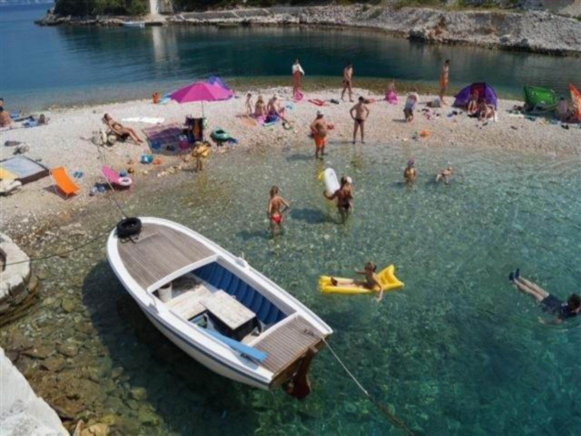 Studio aan zee in Povlja, Brač – 50m van strand met terras en BBQ - foto 33