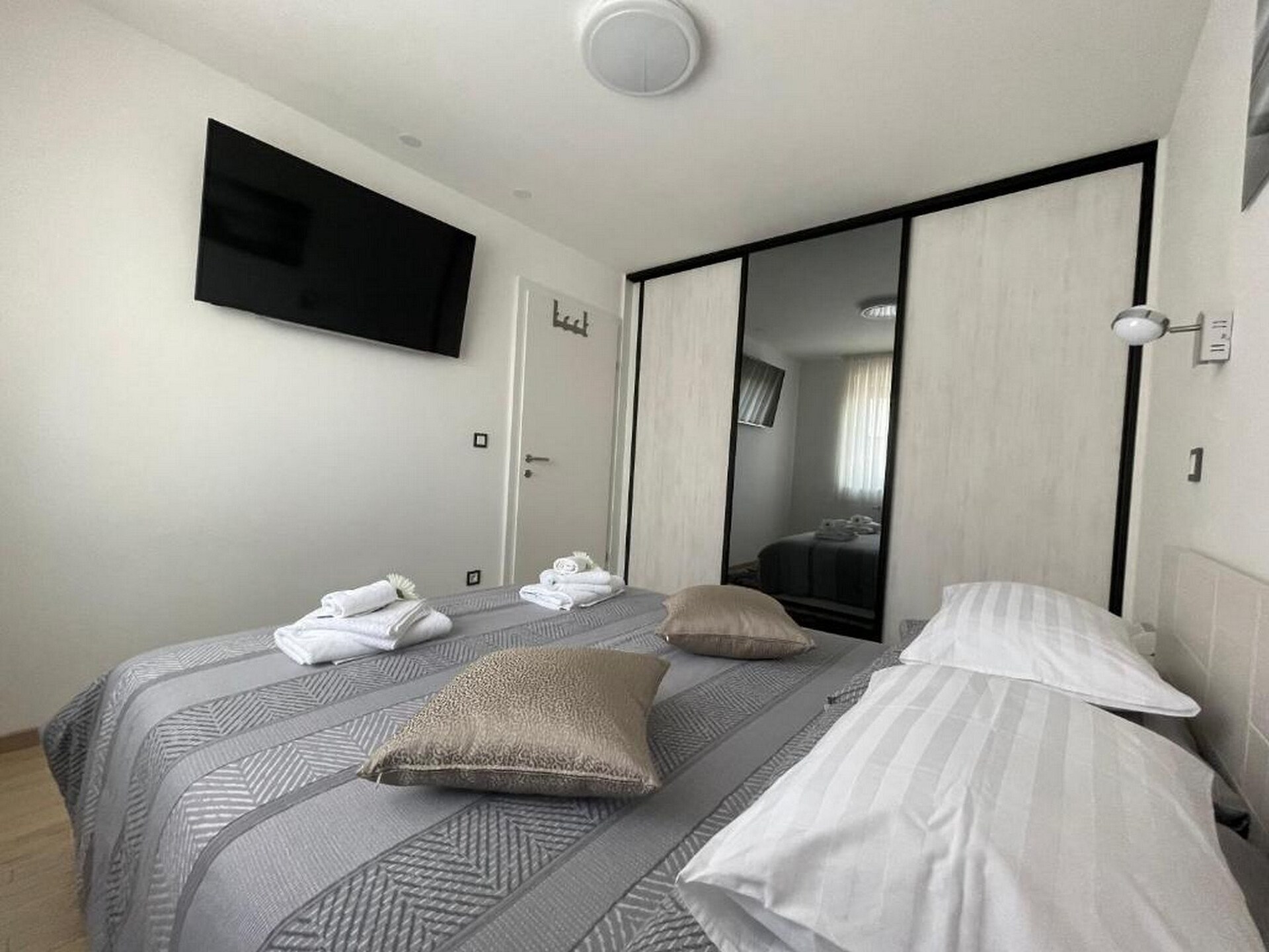 Ruim appartement met 2 slaapkamers in het hart van Zagreb - foto 15
