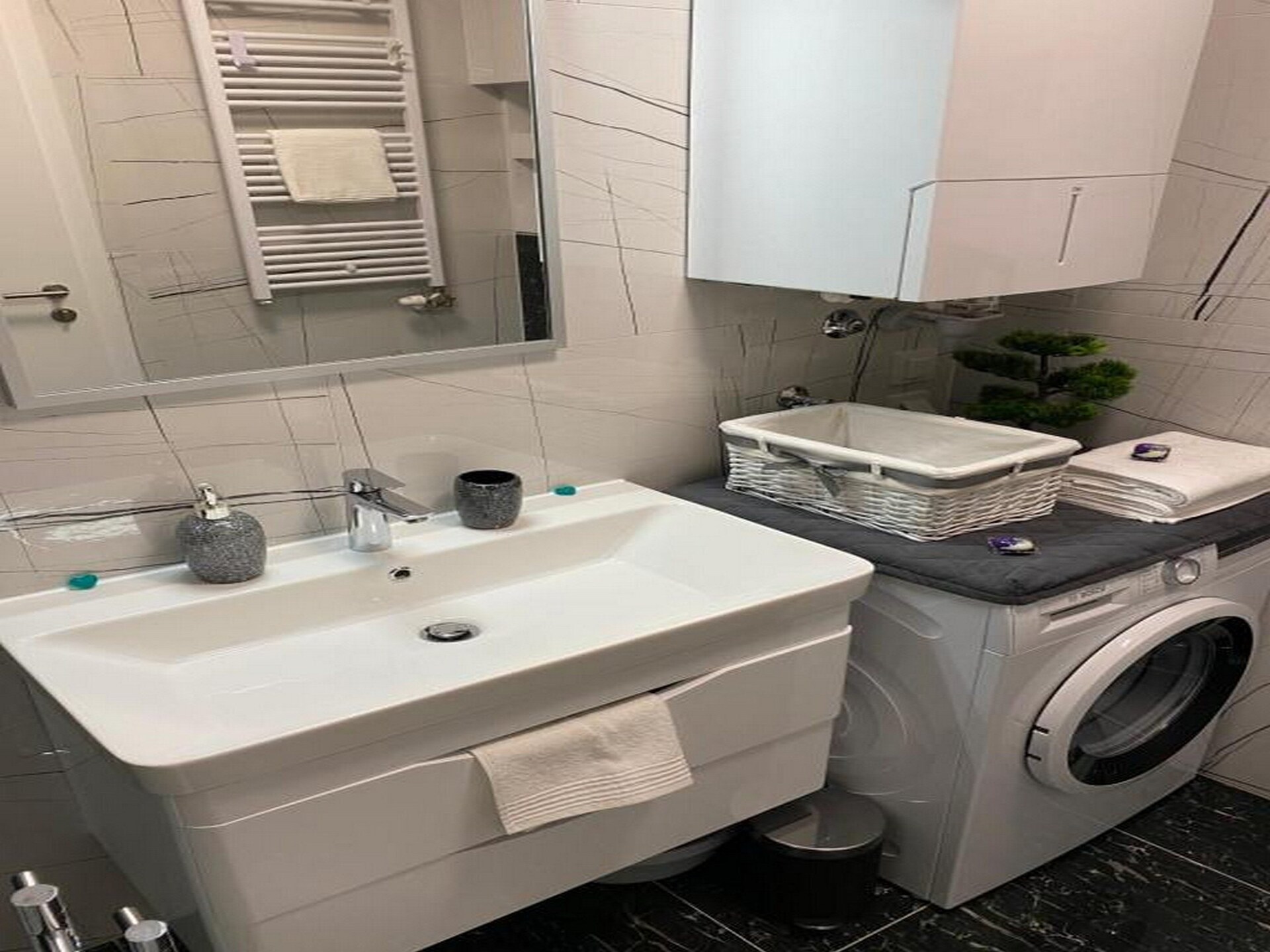 Ruim appartement met 2 slaapkamers in het hart van Zagreb - foto 24