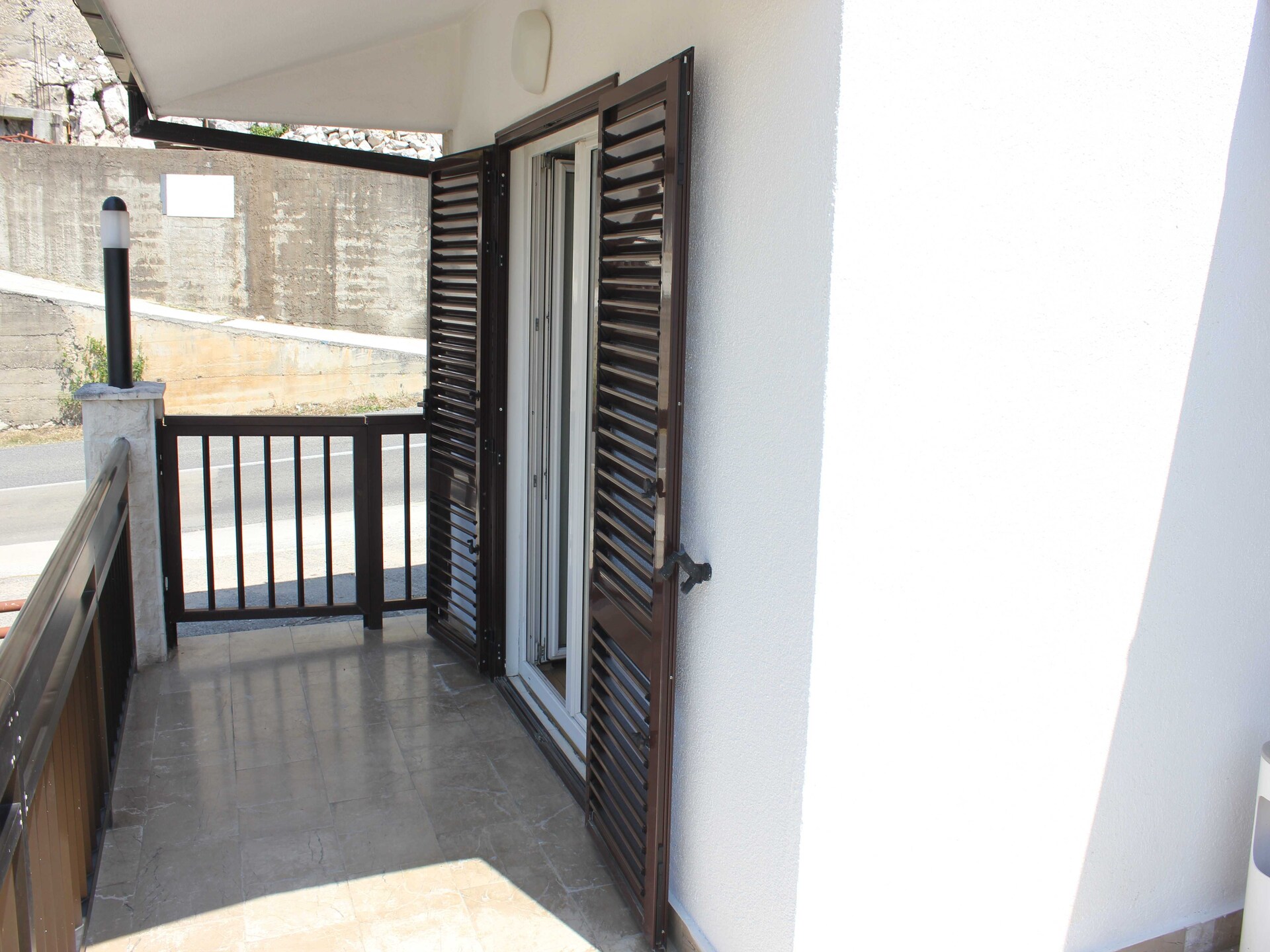 Kamer met balkon voor 3 in Ploče, vlak bij strand en haven - foto 3