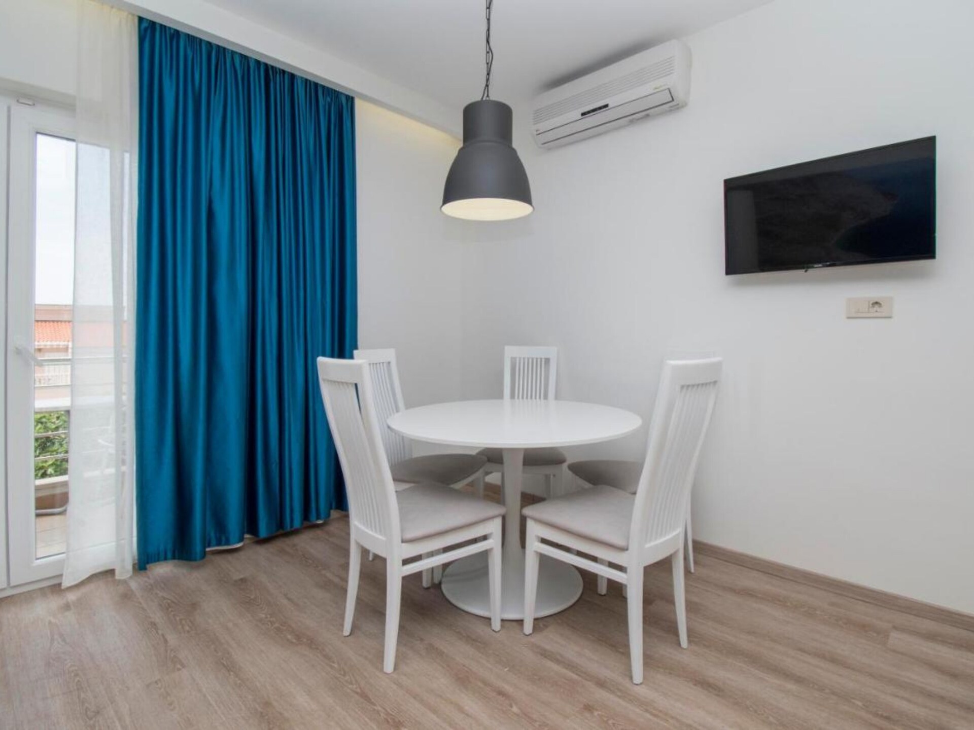 Op 300 m van het strand: Comfortabel appartement in Tucepi - foto 15