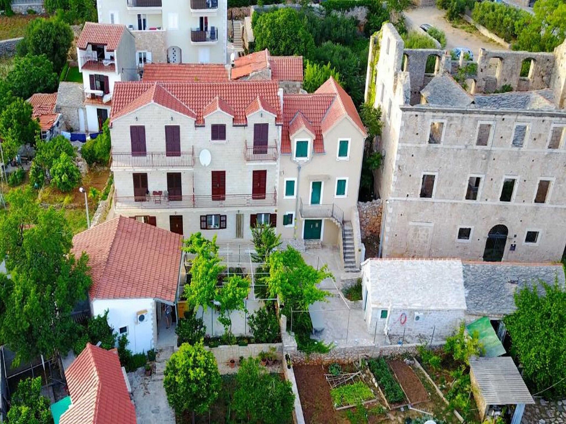 Knus appartement met balkon op 200m van zee in Bol, Brač - foto 10