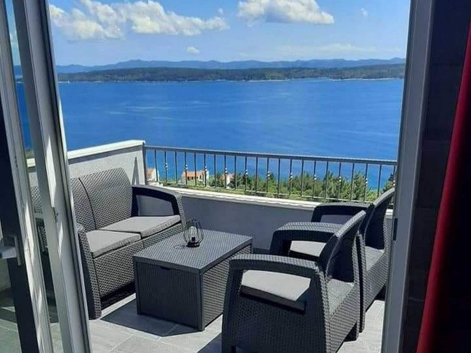 4-persoons appartement in Jelsa met terras en zeezicht - foto 8