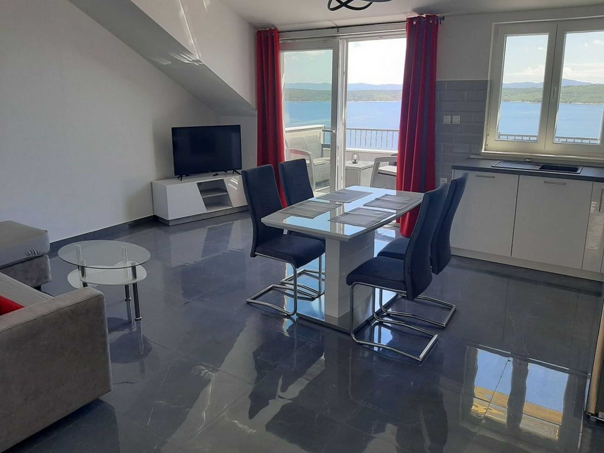 4-persoons appartement in Jelsa met terras en zeezicht - foto 7