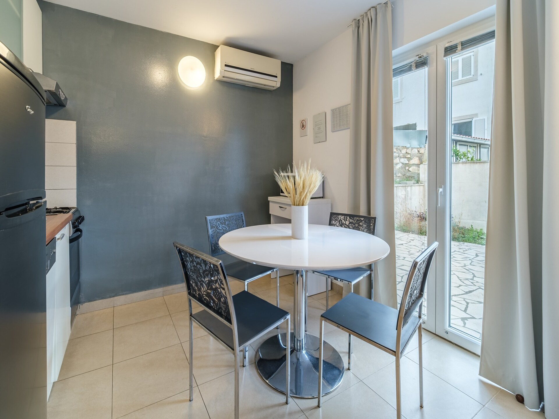 Aan het strand: Sfeervol studio-appartement in Sutivan - foto 3